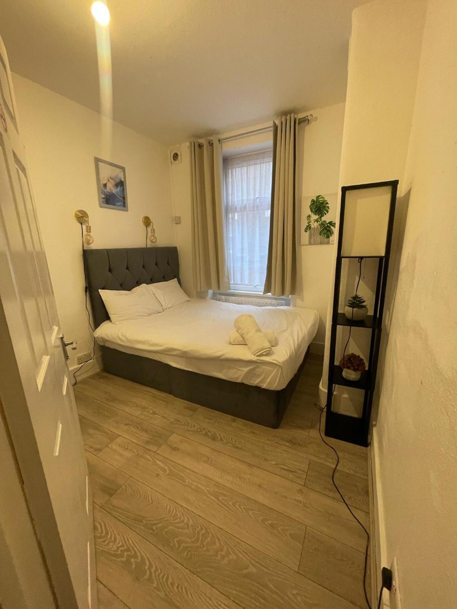2 Bedroom Flat Ground Floor Miles Apartment London