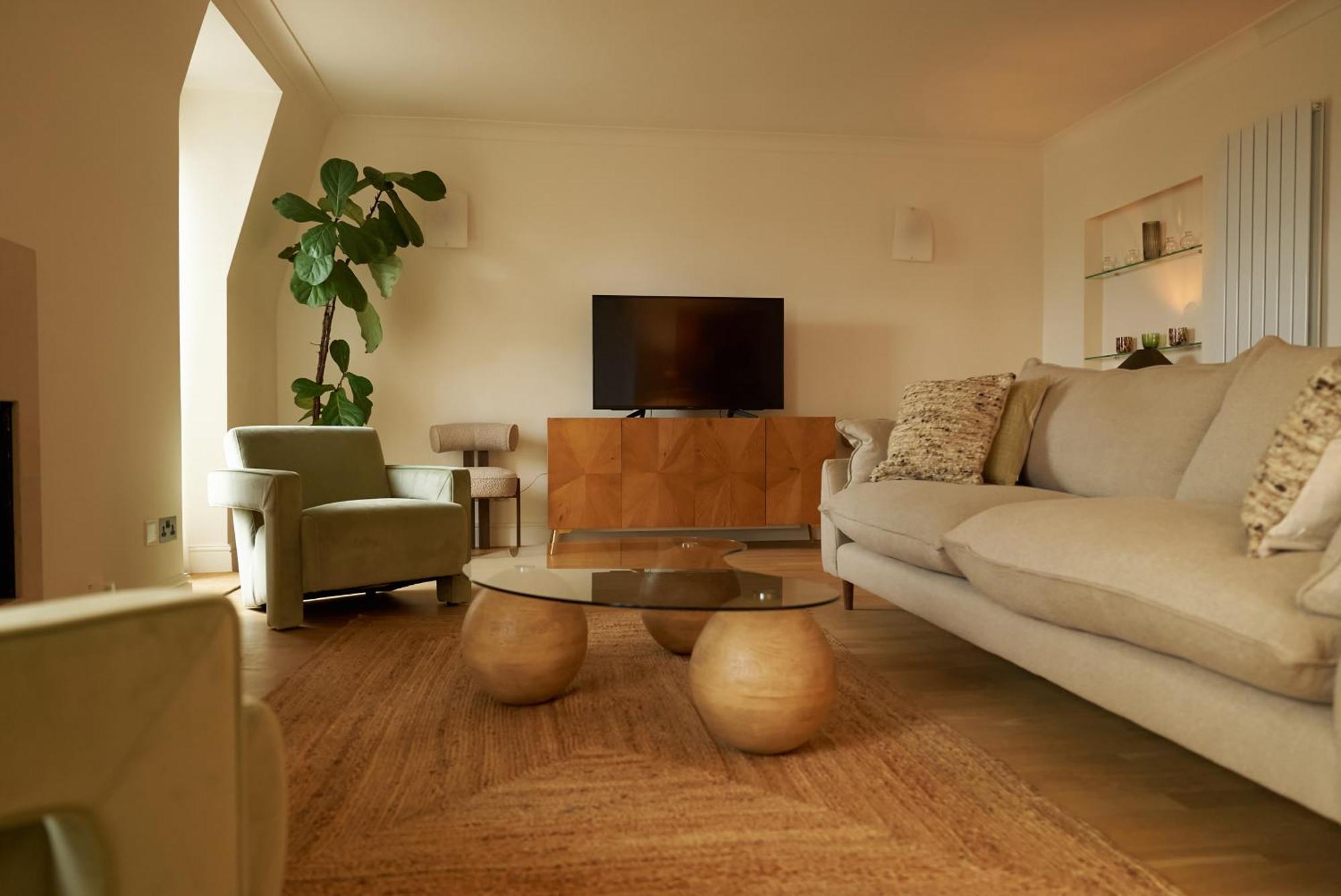 Europa House Aparthotel London