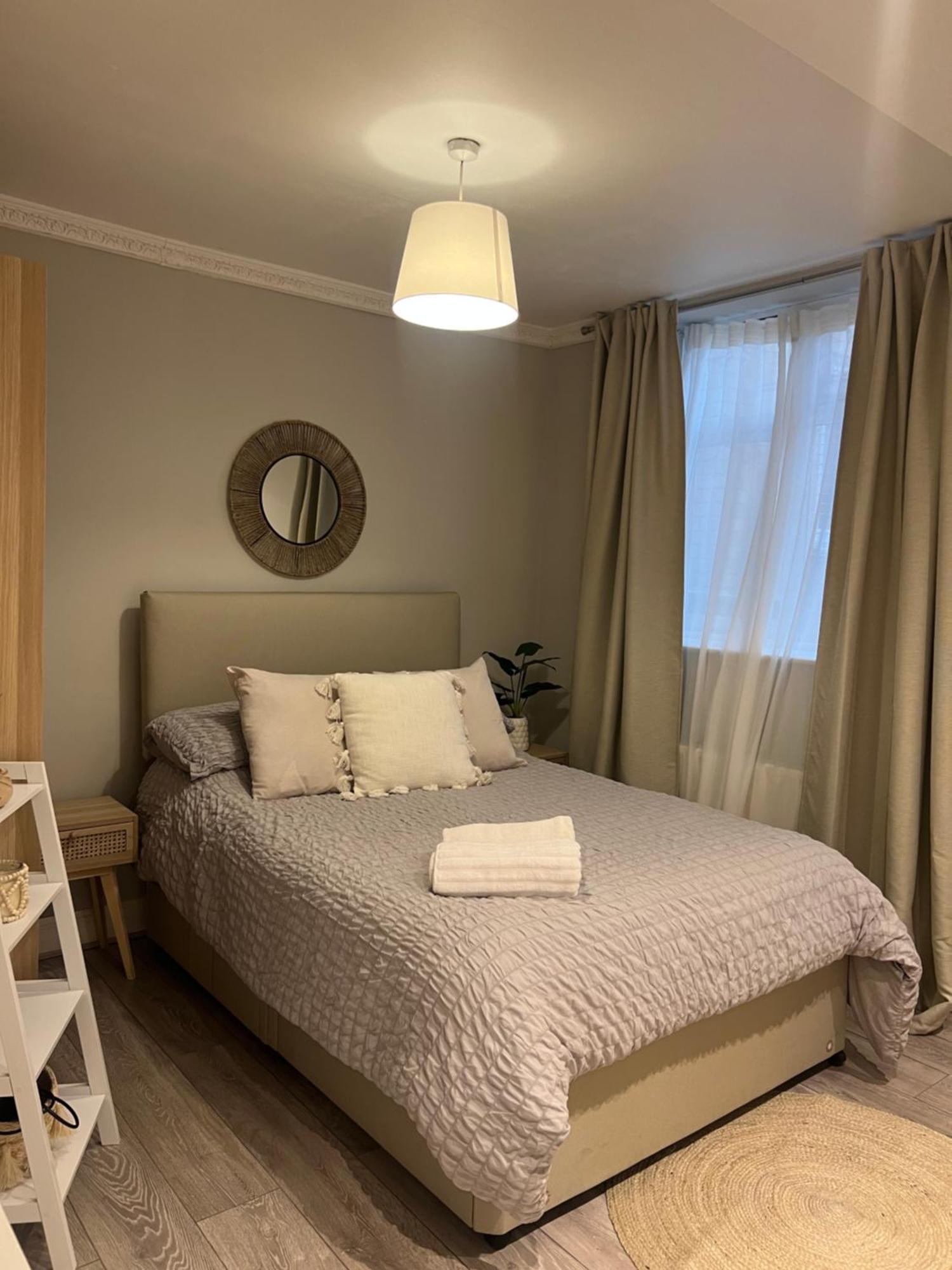 For Up To 6, Next To Big Ben & Eye * London