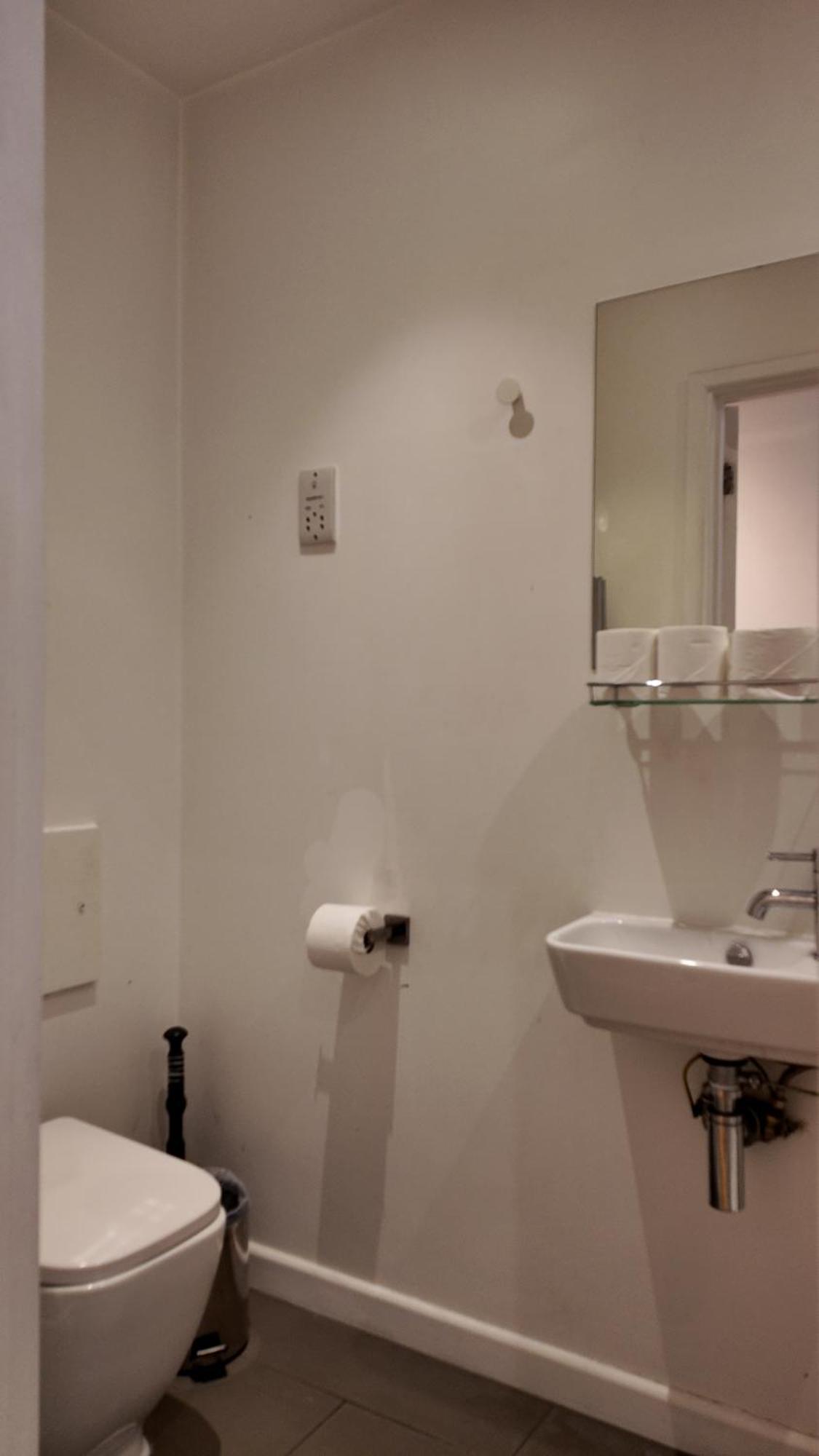 Stunning Piccadilly 1 Bedroom Flat In Vr9 Appartement Londen