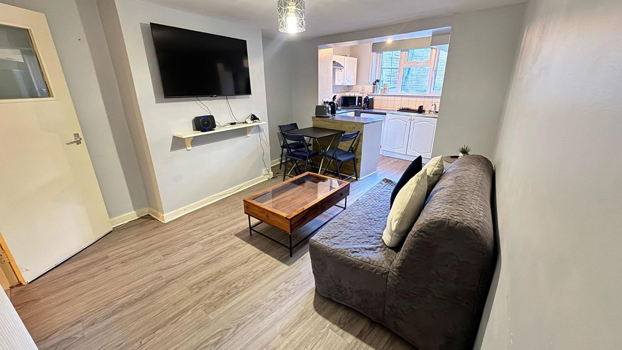 - Near Kings Cross St Pancreas! Apartment London