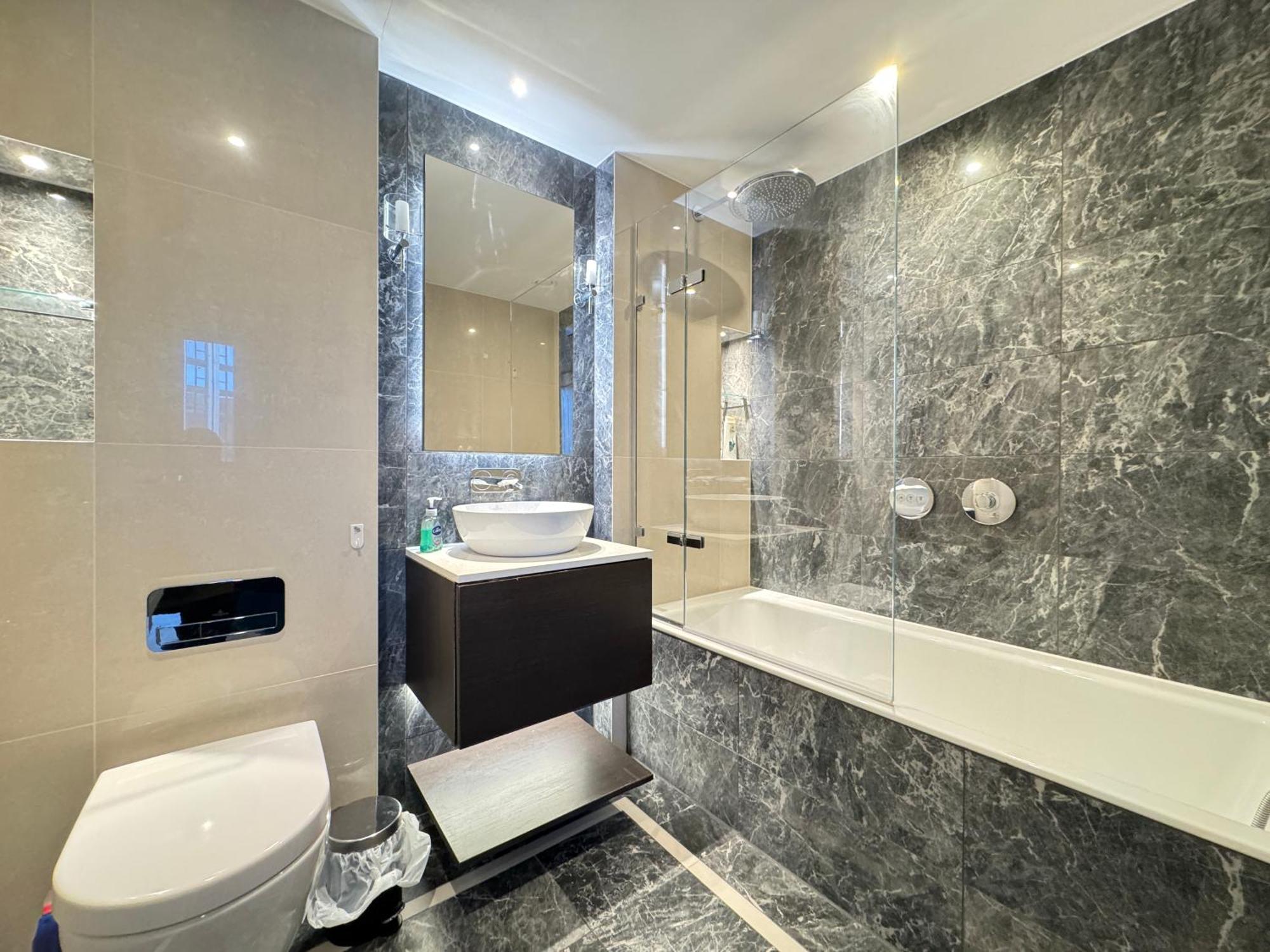 Spacious 2-bedroom Near Paddington & Hyde Park Apartment