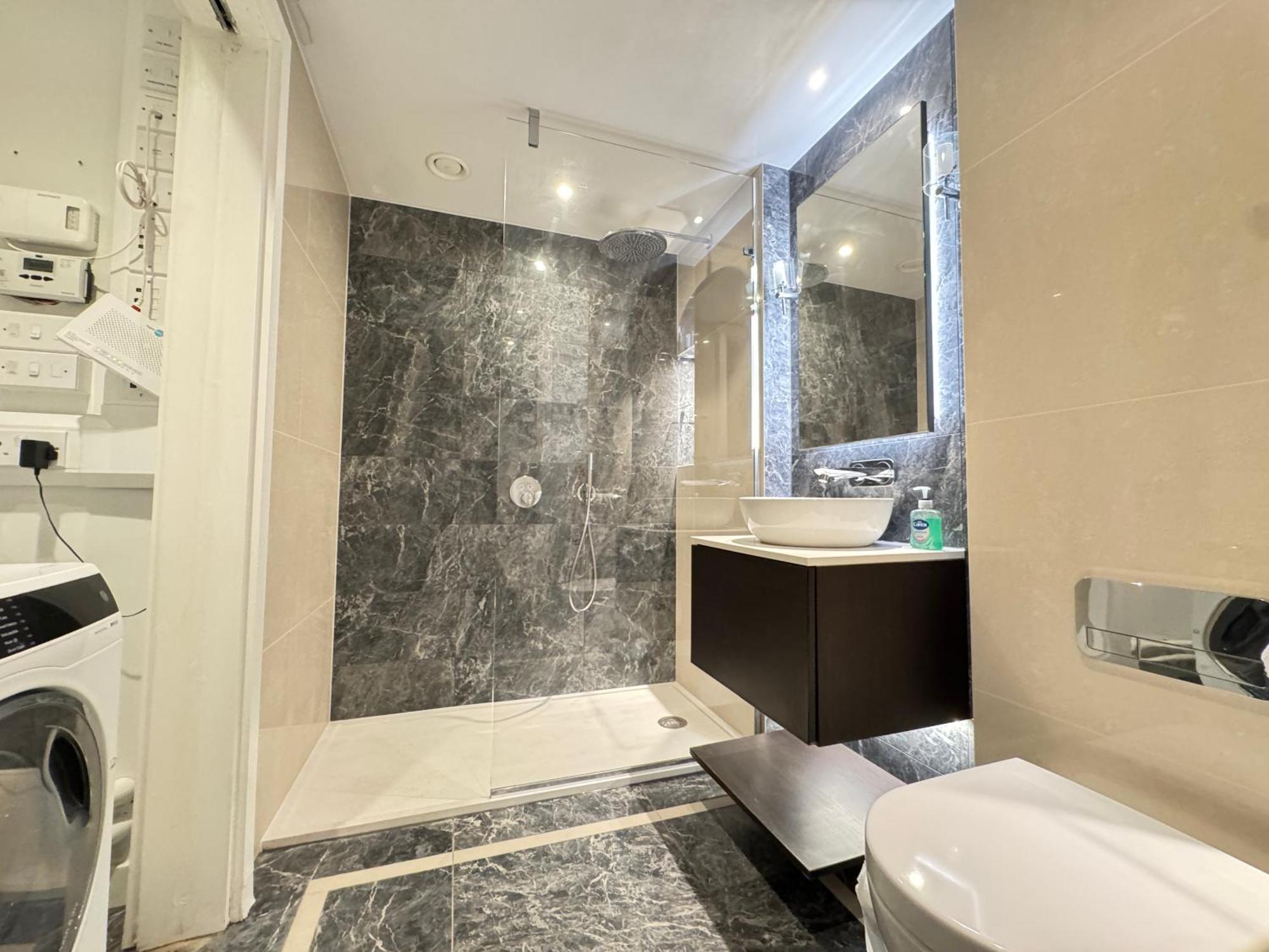 Apartment Spacious 2-bedroom Near Paddington & Hyde Park London