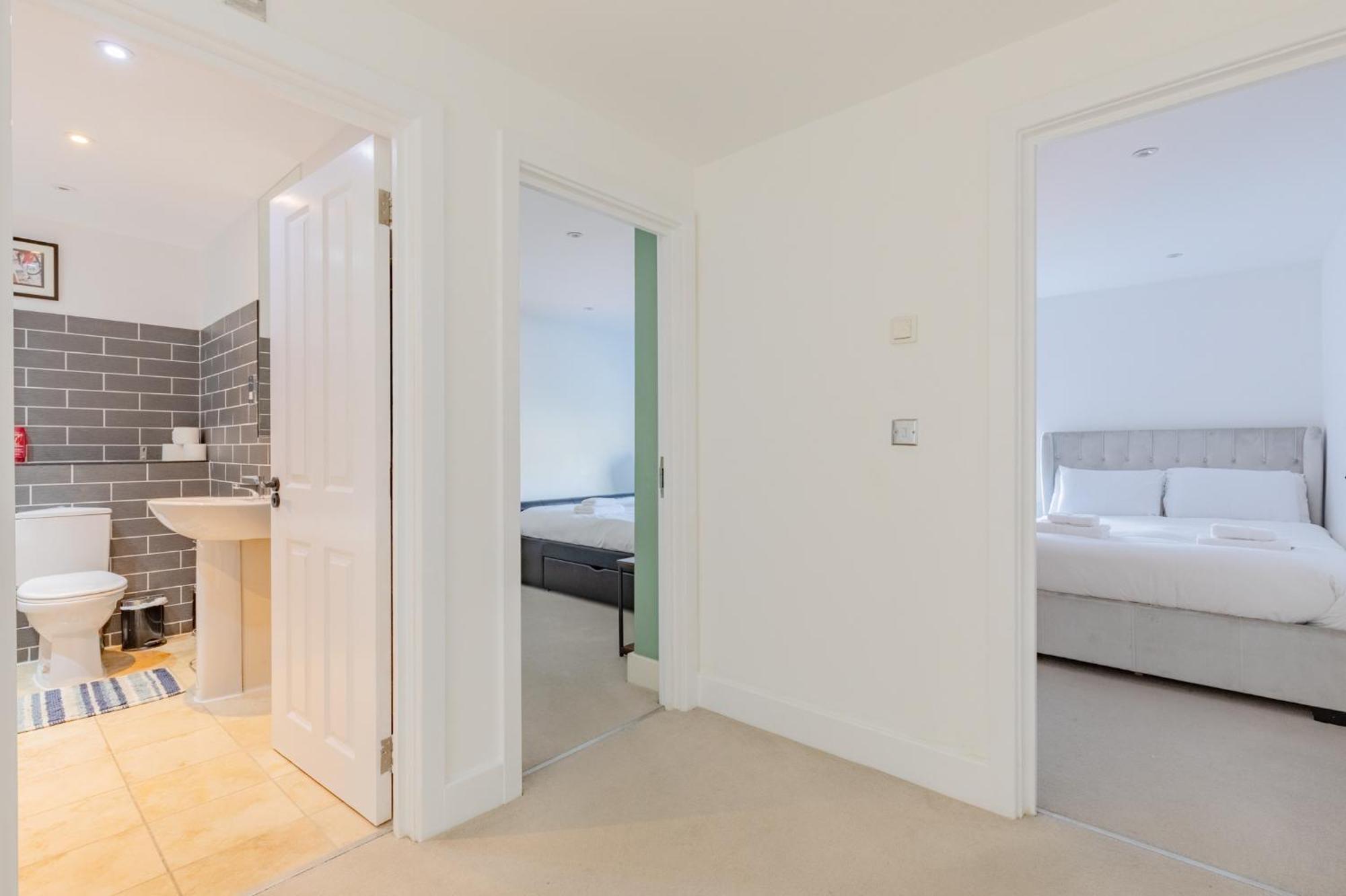Stunningly Spacious 4bd Clapham North Apartment