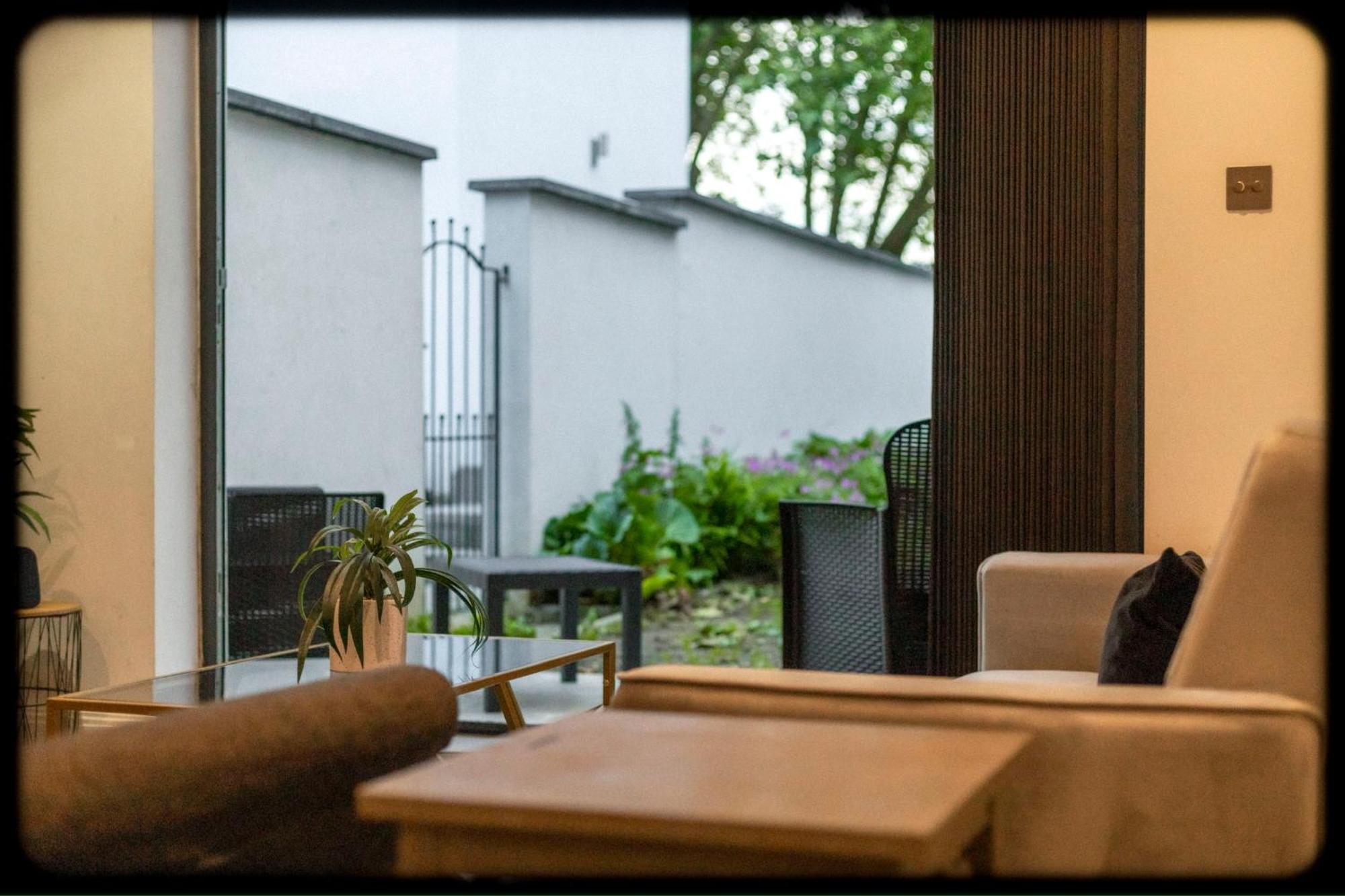 Stylish Beauty Ground Floor 1br 1ba Private Garden Apartment London