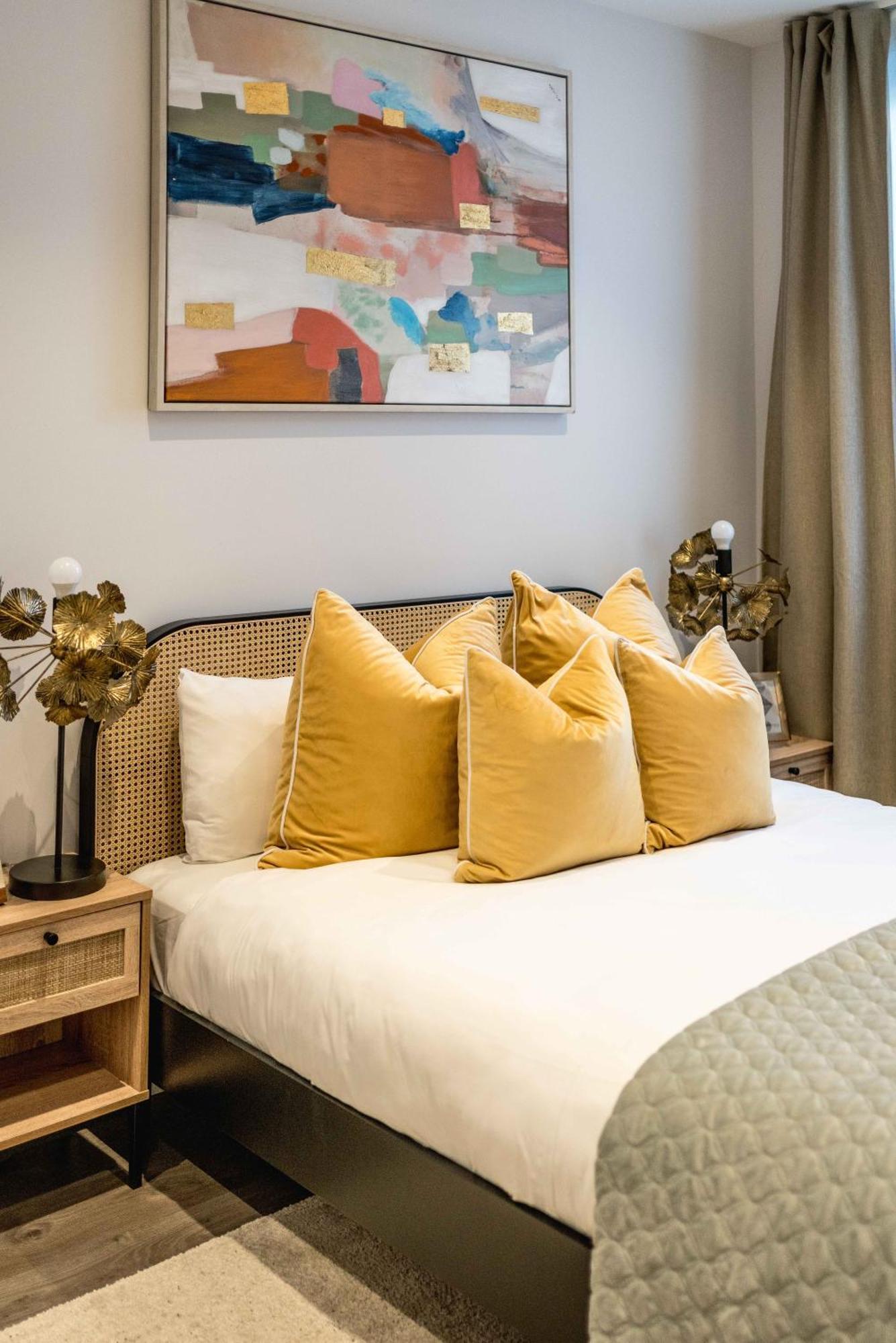 Brand New 1-bedroom In And Convenient *