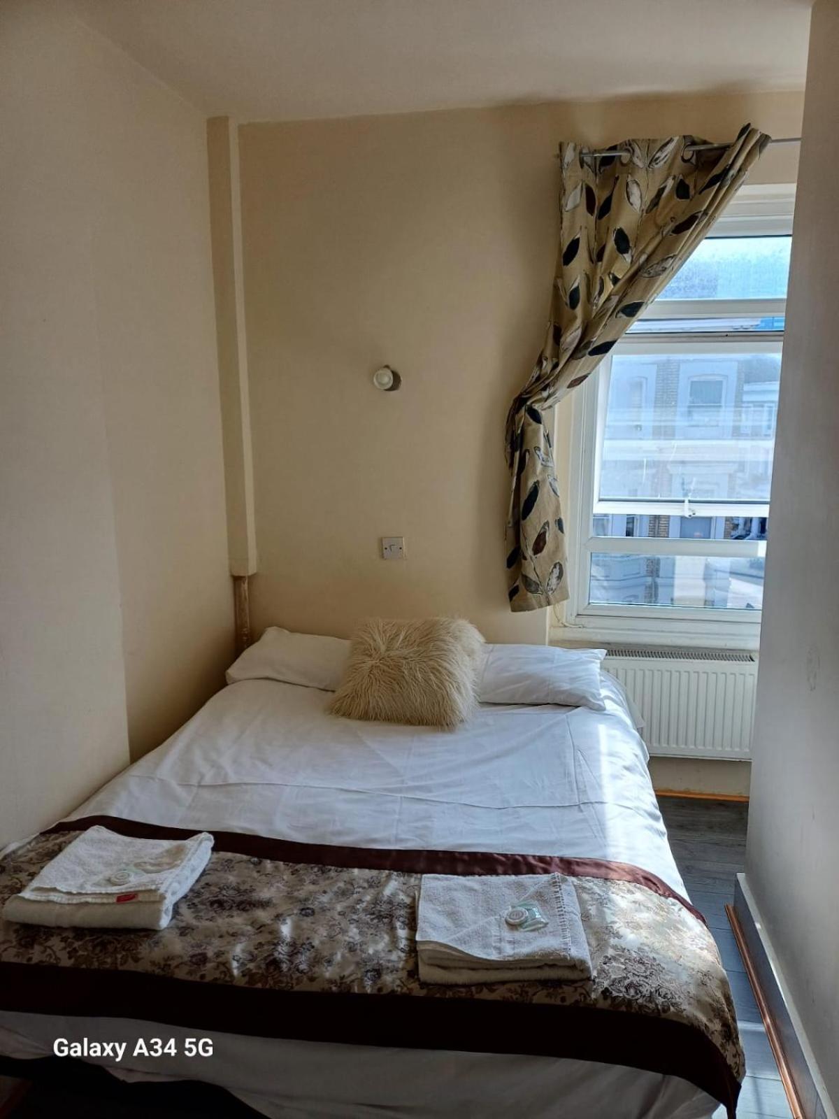 Warwick Road Hotel 2*