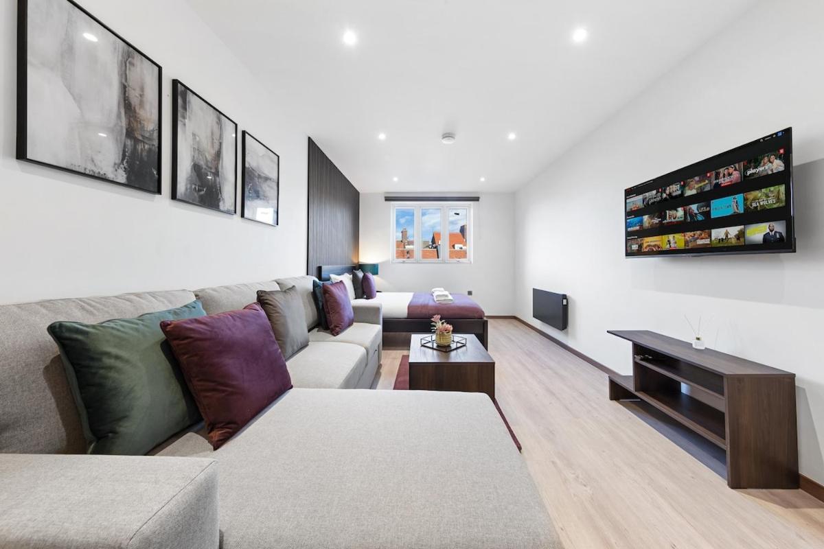 Modern - Near Station - London