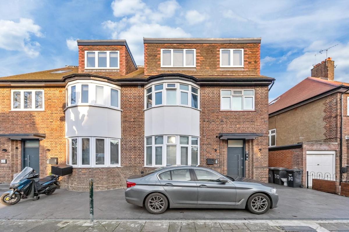 Modern - Near Station - * London