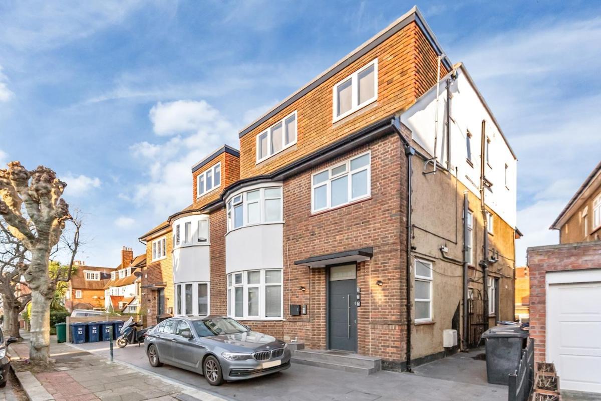 Modern - Near Station - * London