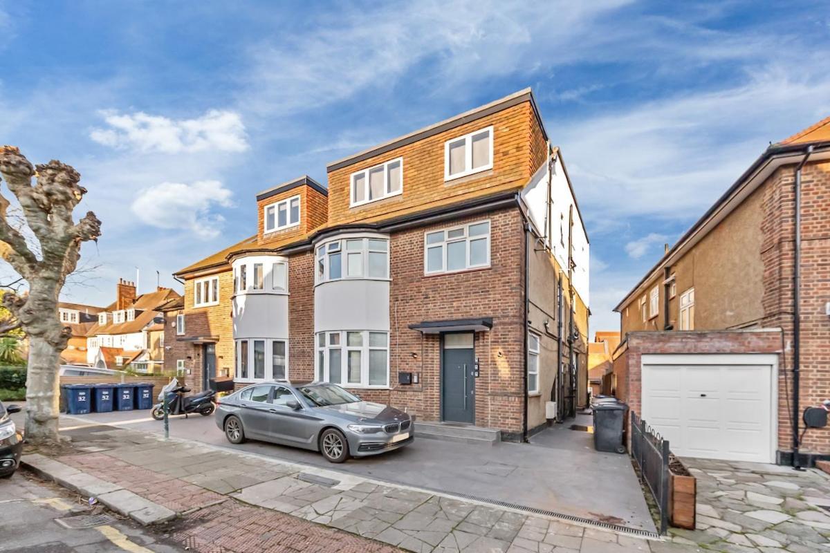 Apartment Modern - Near Station - London