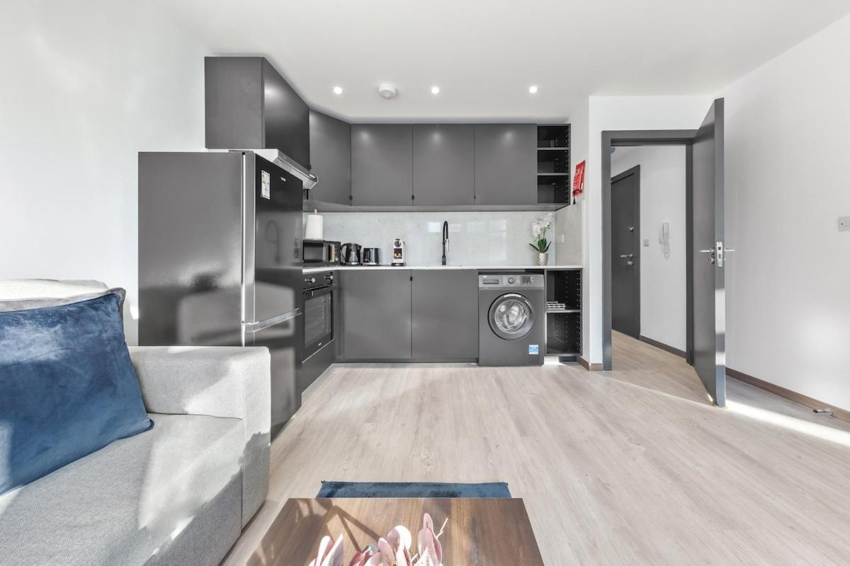 Apartment Modern 1 Bed Flat - Near Station - *