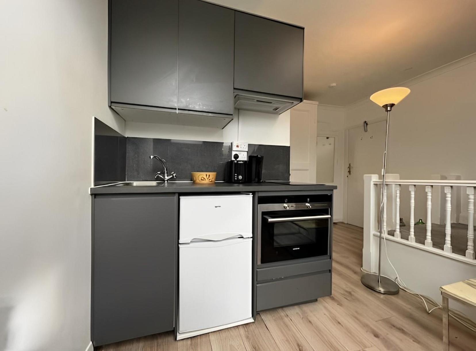 Compact Loftstudio For 4 People Shepherdsbush London Nearcentre London
