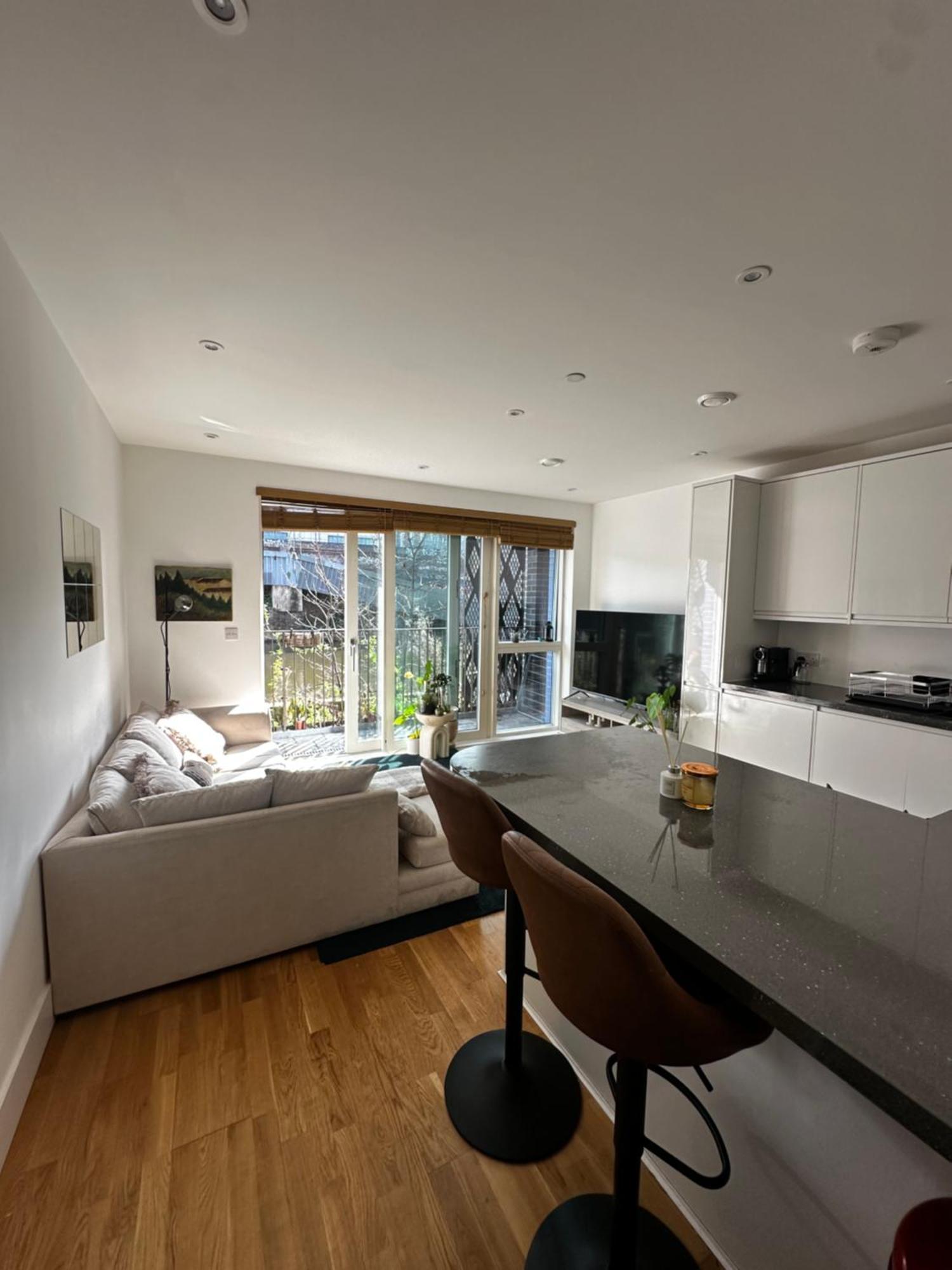 Bright Modern Flat With Canal View Apartment London