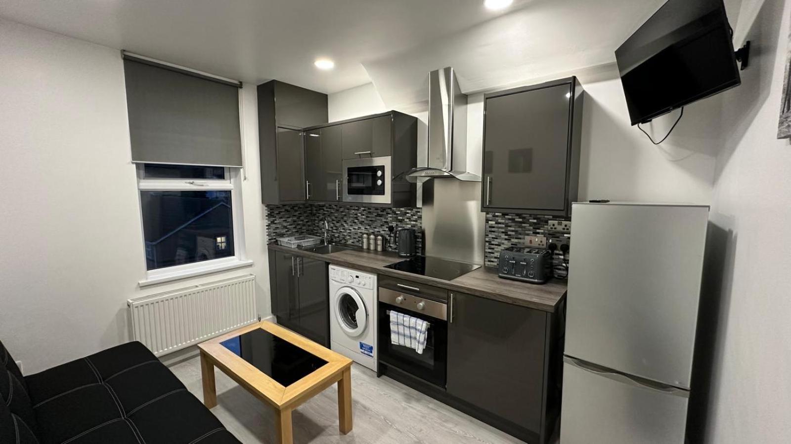 Leilighet Fully Furbished Entire Flat 3 London