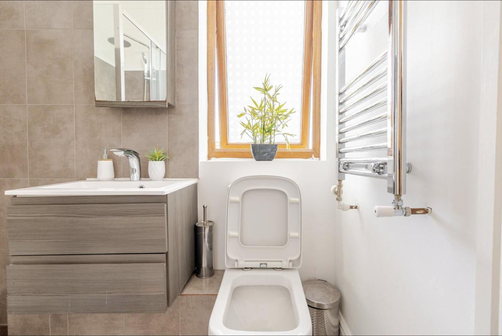 Large Town House Long Term Holiday home London