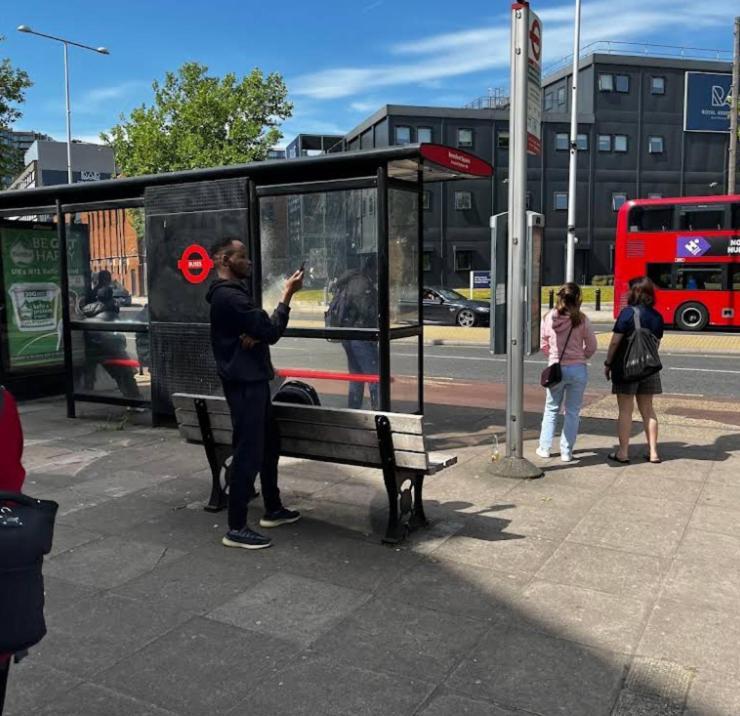 Appartement Cozy En-suite Stay, Steps From Elizabeth Line Londen
