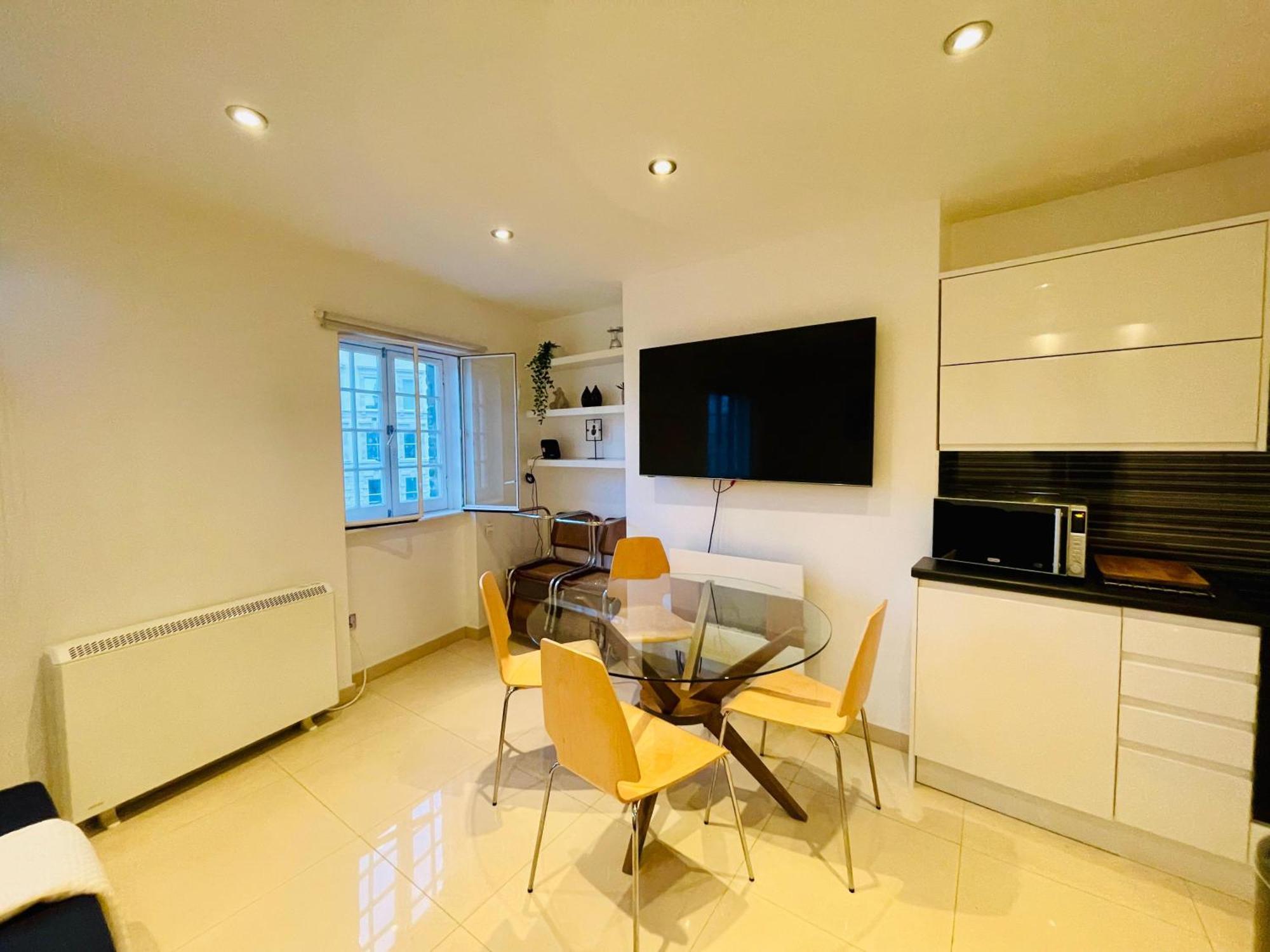 Cozystays St Paul Farringdon Guest house London
