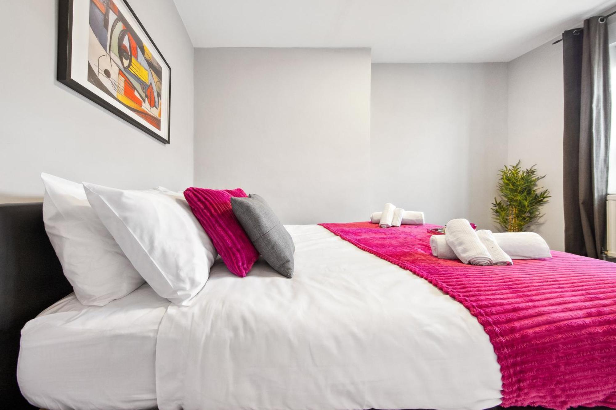 Apartment White Retreat - 2 Bedroom Flat Next To Loftus Road London