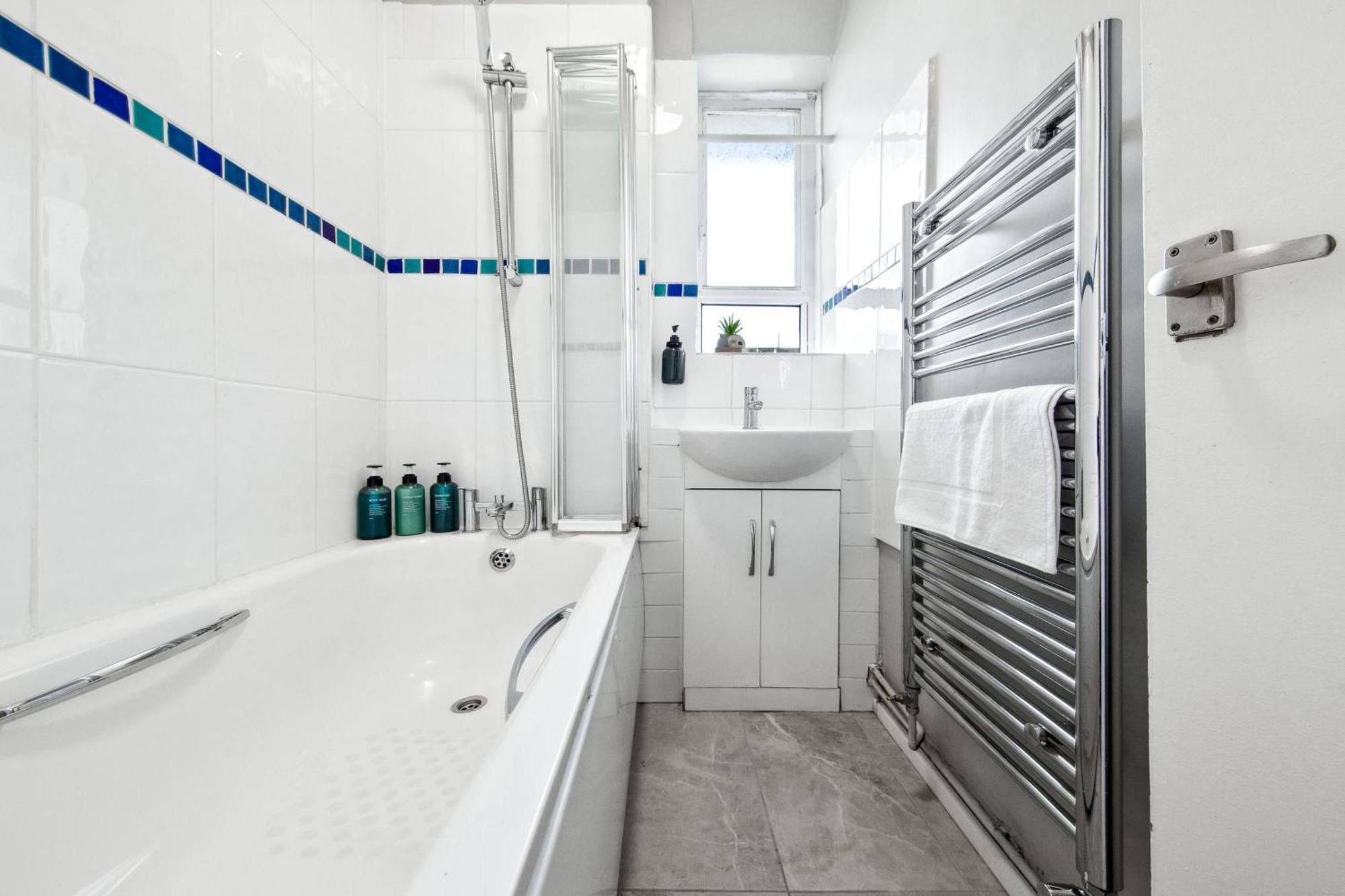 White Retreat - 2 Bedroom Flat Next To Loftus Road Apartment