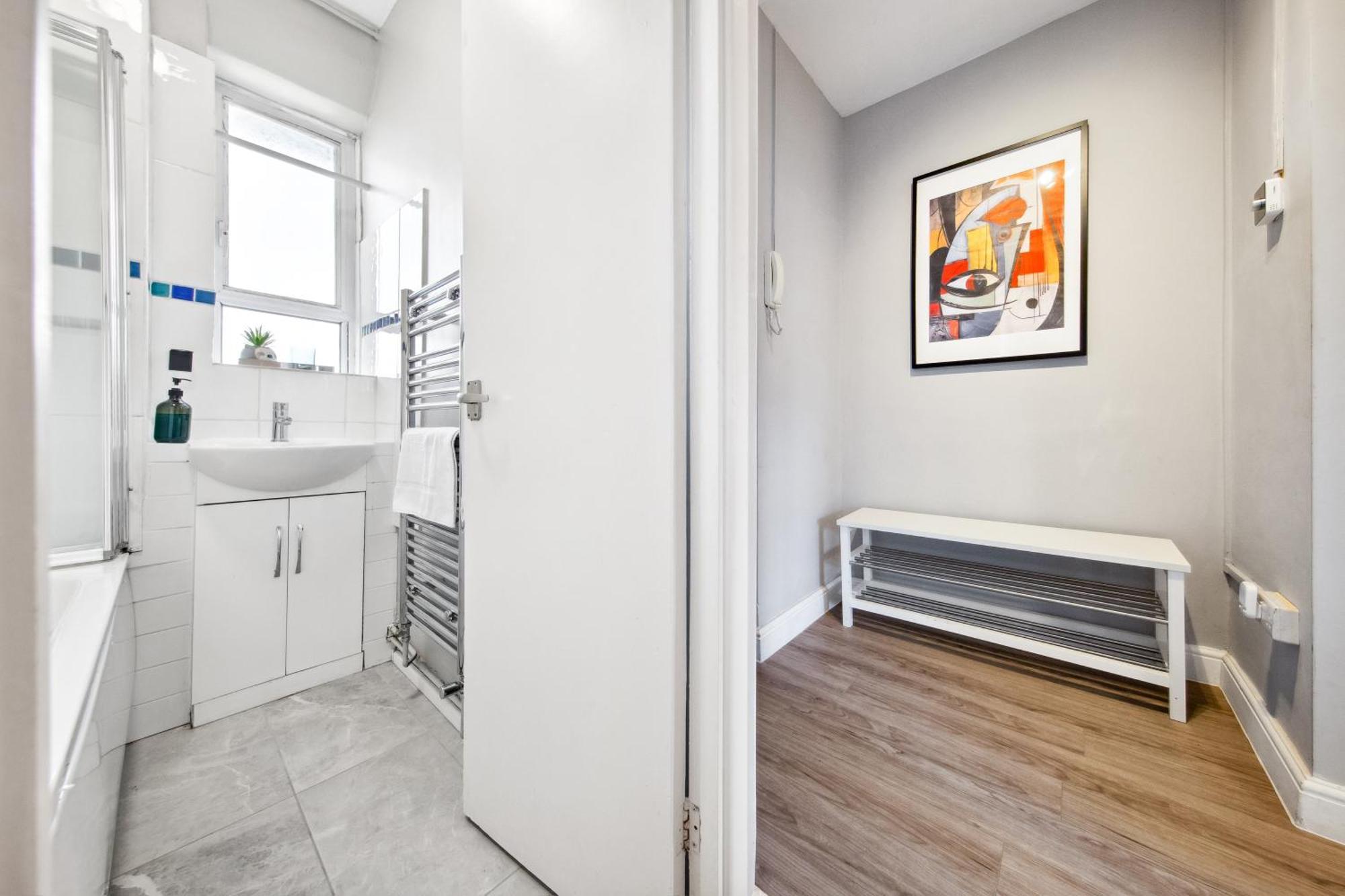 White Retreat - 2 Bedroom Flat Next To Loftus Road Apartment London