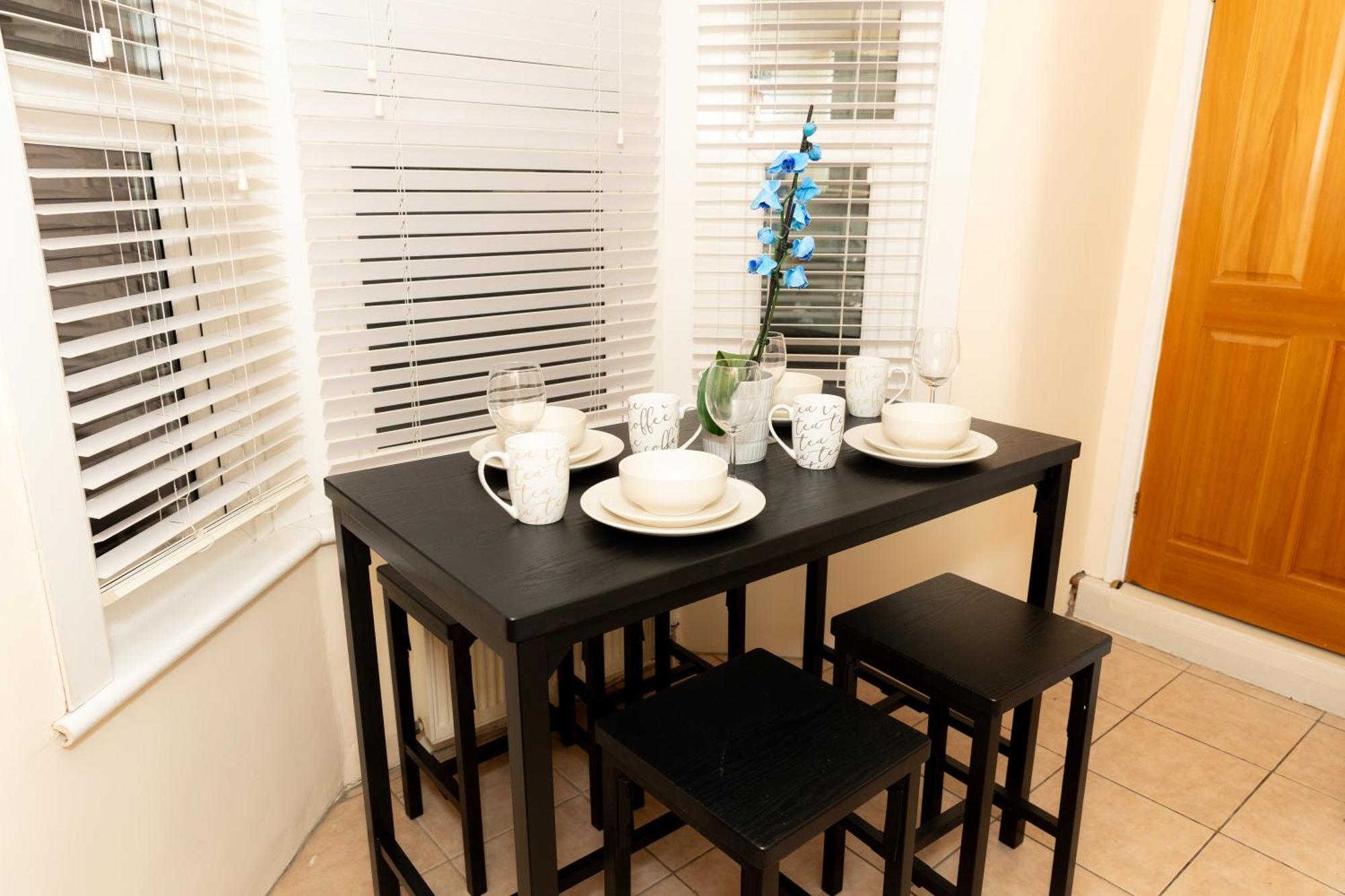 Cosy Turkey Oak Flat In Hackney Apartment
