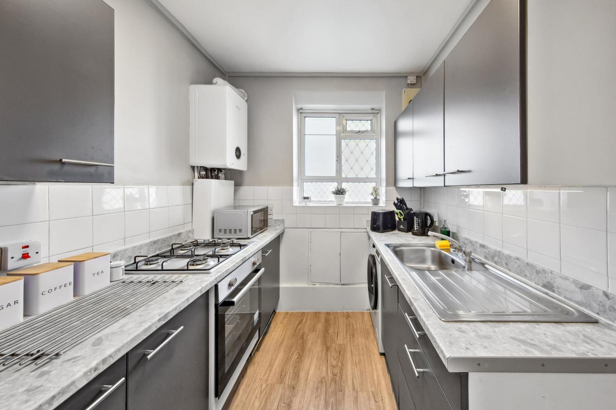 White Retreat - 2 Bedroom Flat Next To Loftus Road
