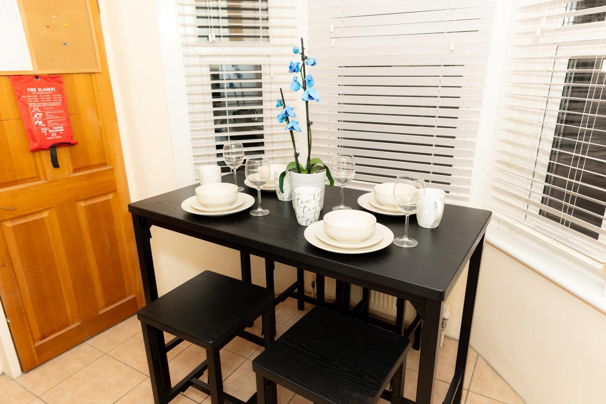 Cosy Turkey Oak Flat In Hackney London
