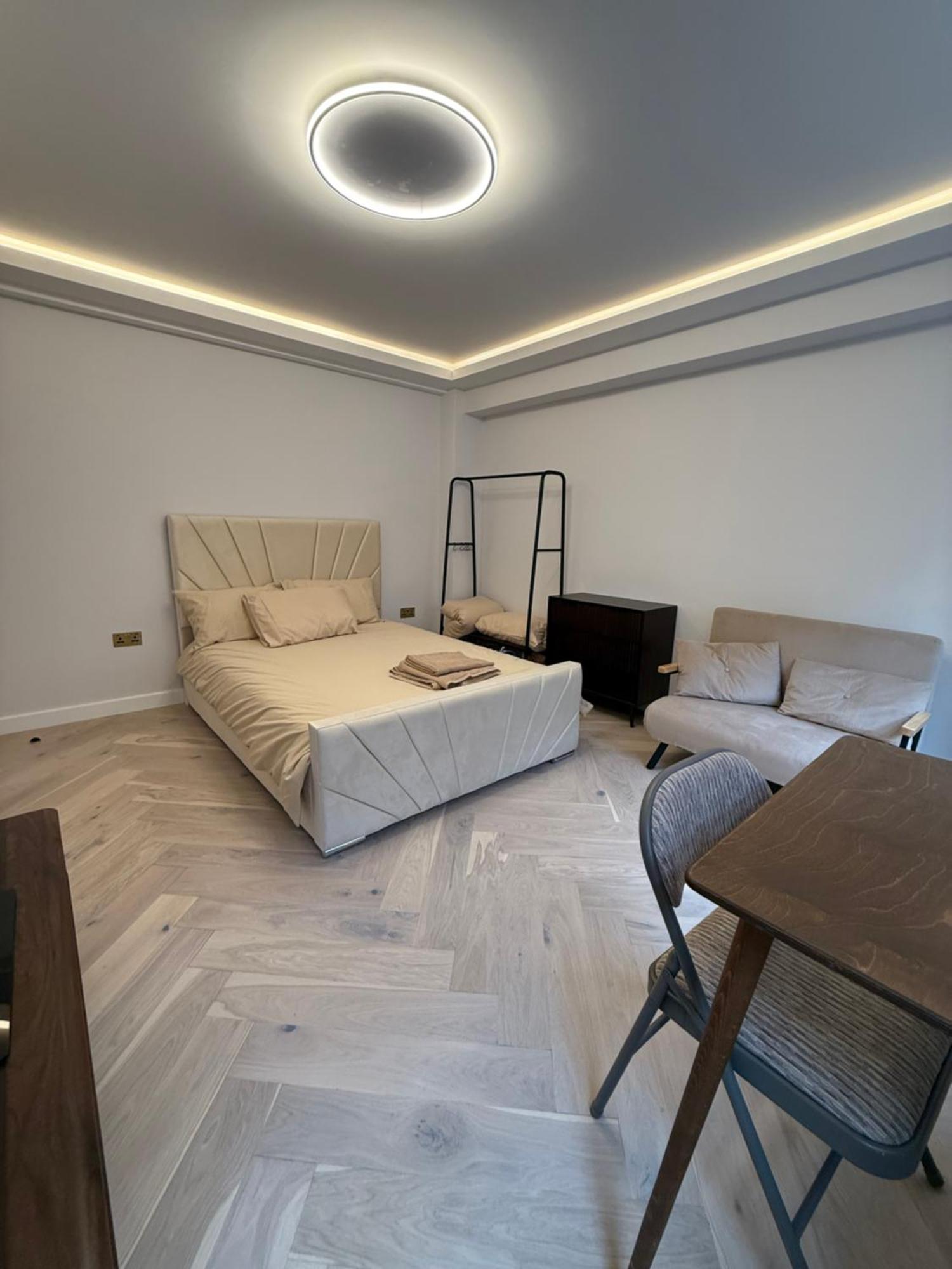 Hyde Park Apartment *