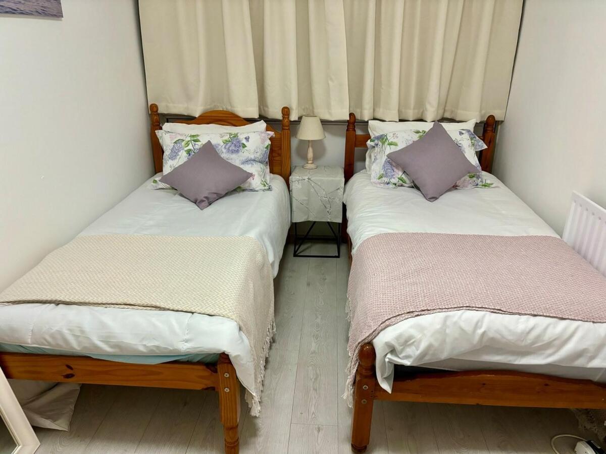 Spacious 3 Bedroom By Brick Lane Apartment