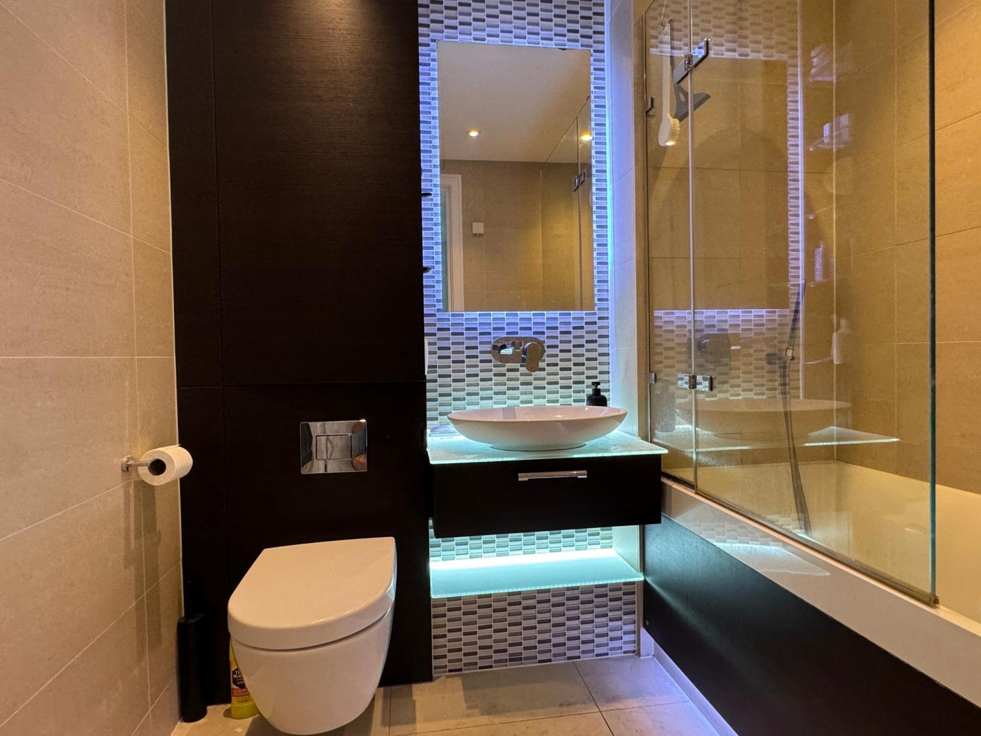 Modern In Lambeth With Views Guest house London