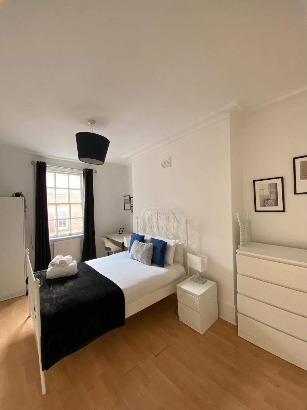 Lovely 2 Bed Flat In Soho! London
