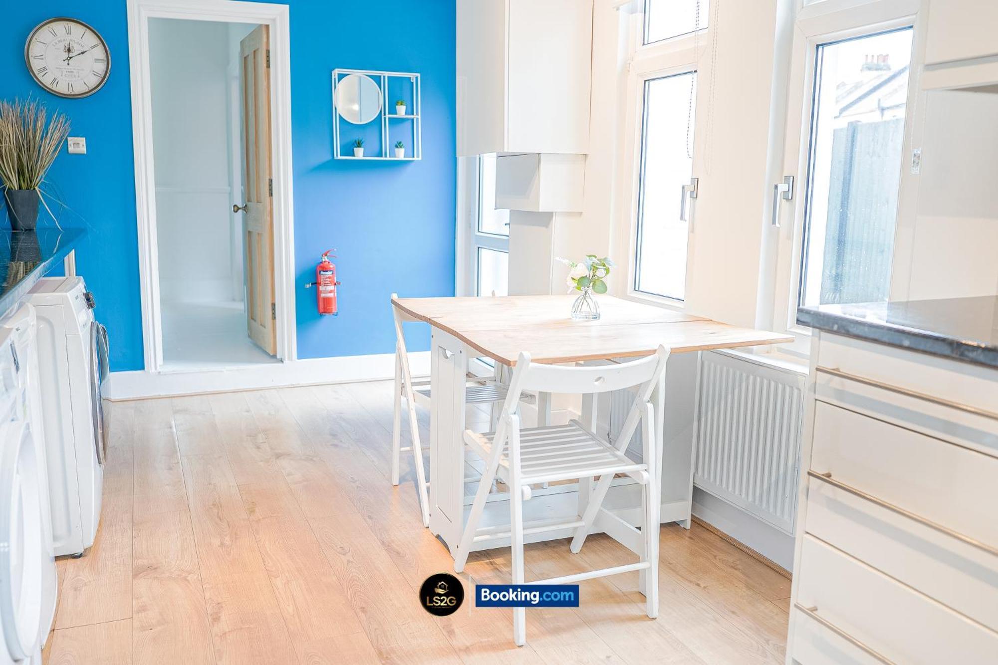 Stunning House By Ls2g Short Lets & Serviced Greater With Free Wifi London
