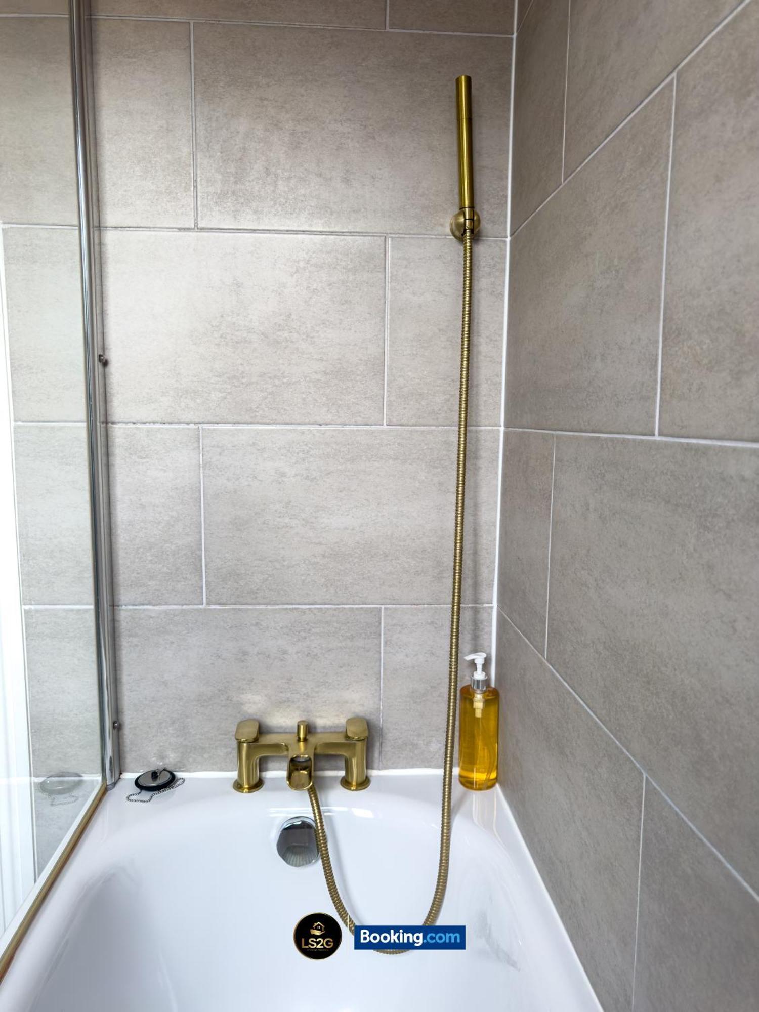 Stunning House By Ls2g Short Lets & Serviced Greater With Free Wifi London