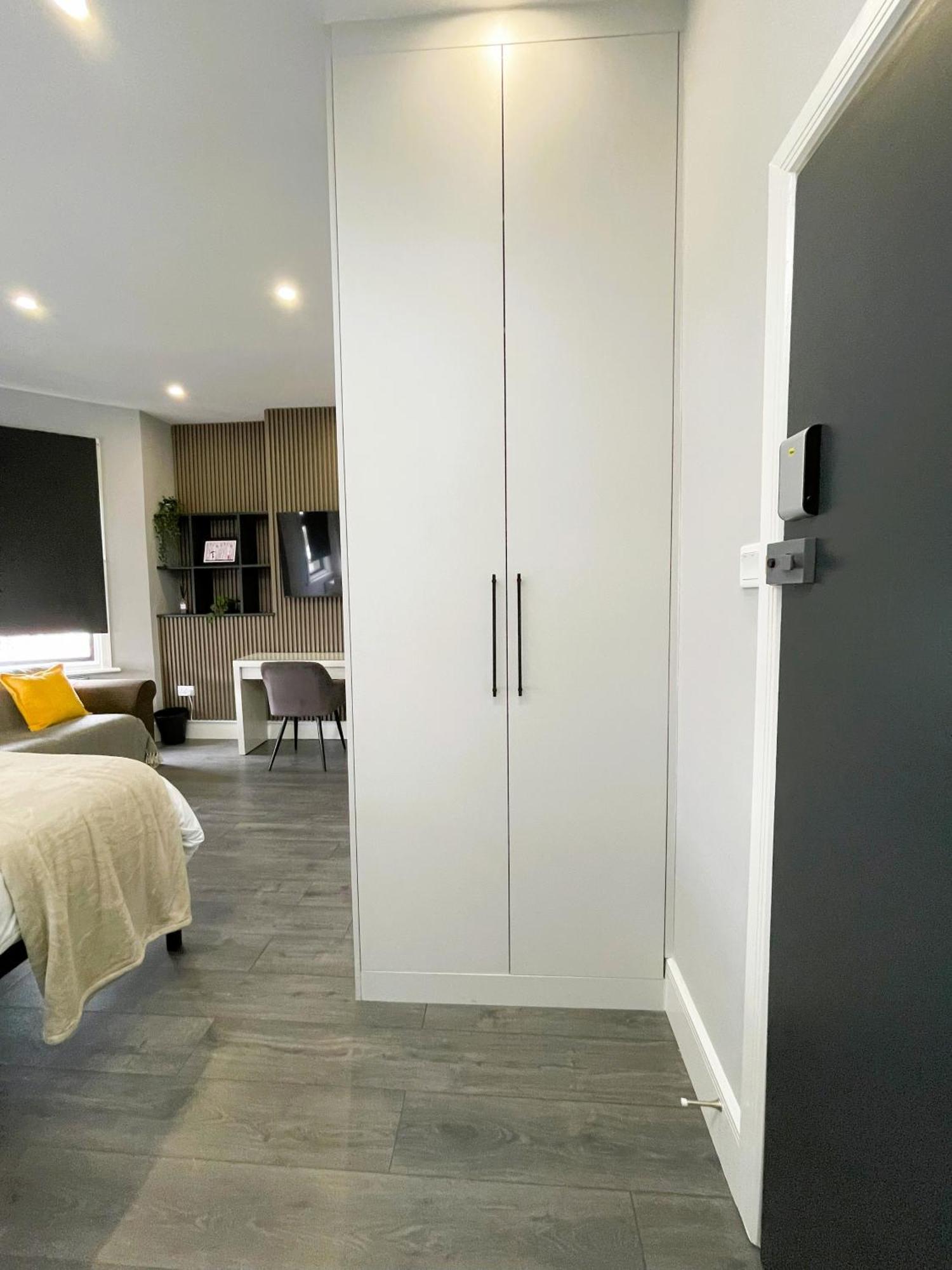 Luxury In Vibrant Area Privatunterkunft