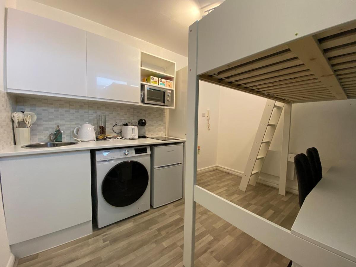Bright And Compact In The Heart Of Apartment London