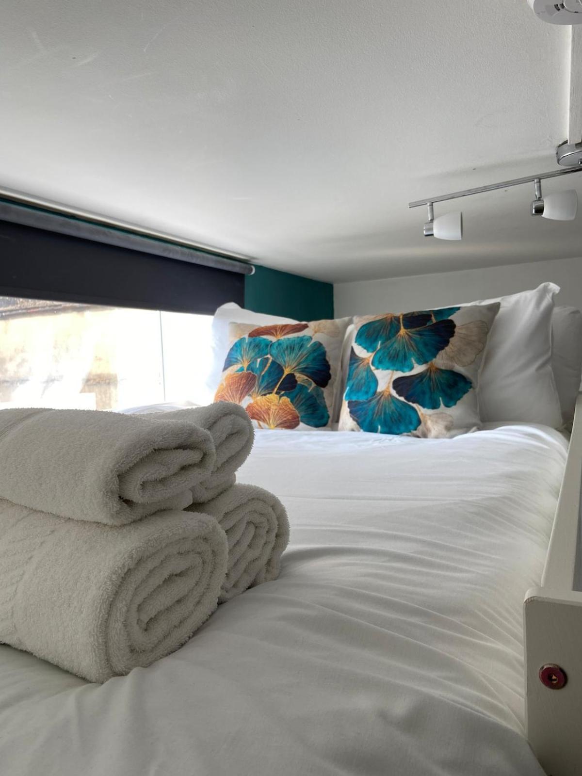 Apartment Bright And Compact In The Heart Of