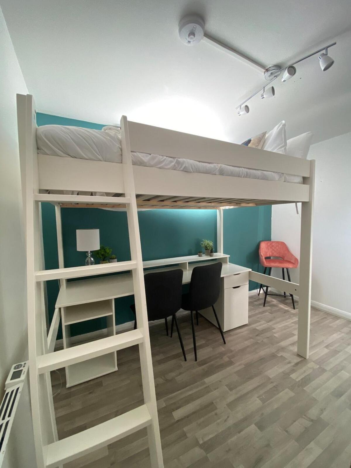 Bright And Compact In The Heart Of Apartment London