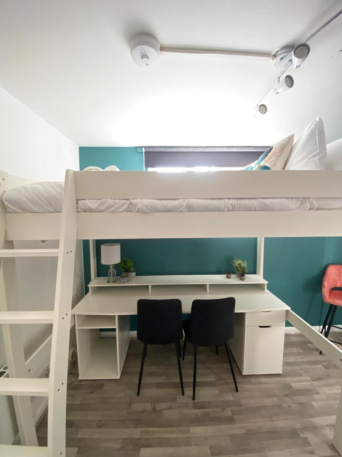 Apartment Bright And Compact In The Heart Of