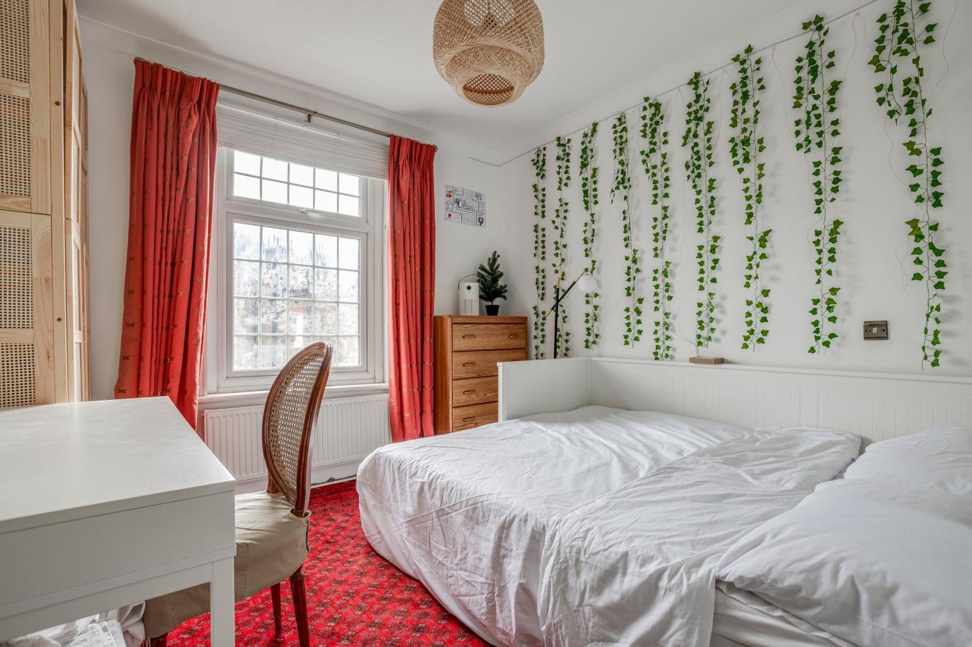 Classic House & Garden 25mins From Museums Сasa de vacaciones