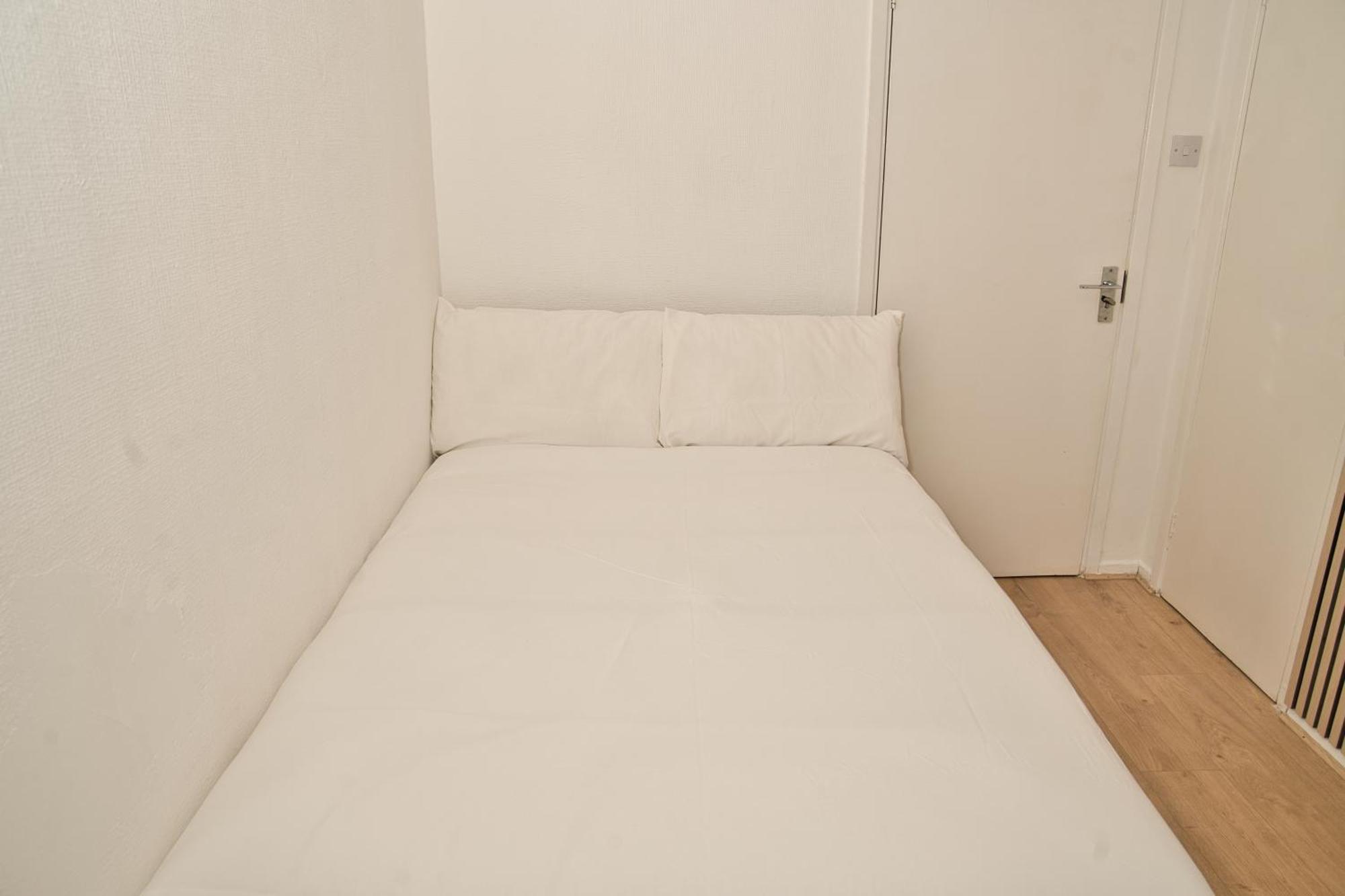 Stunning 4 Bedroom In Swiss Sleeps 10 Apartment *