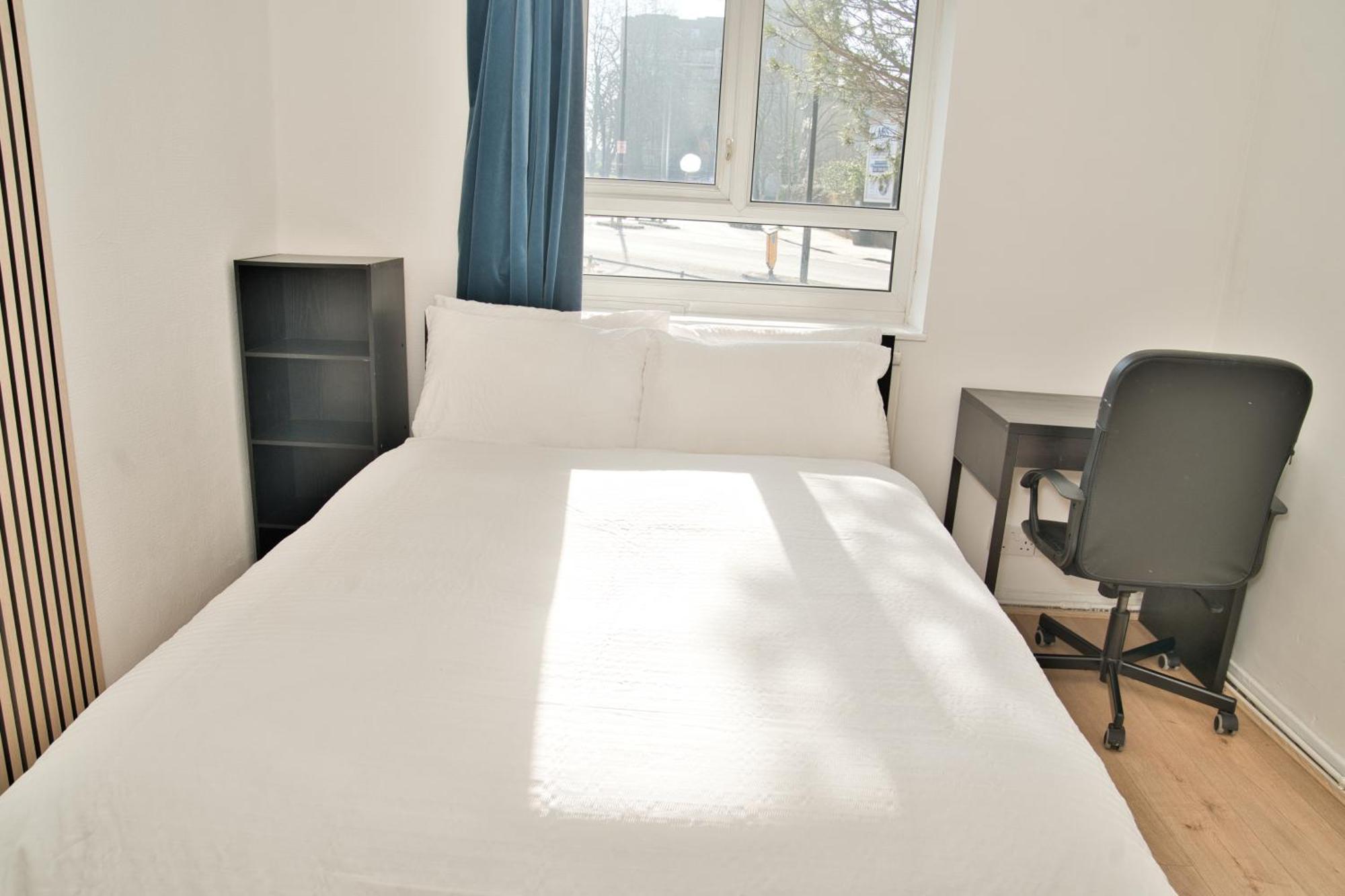 Stunning 4 Bedroom In Swiss Sleeps 10 Apartment London