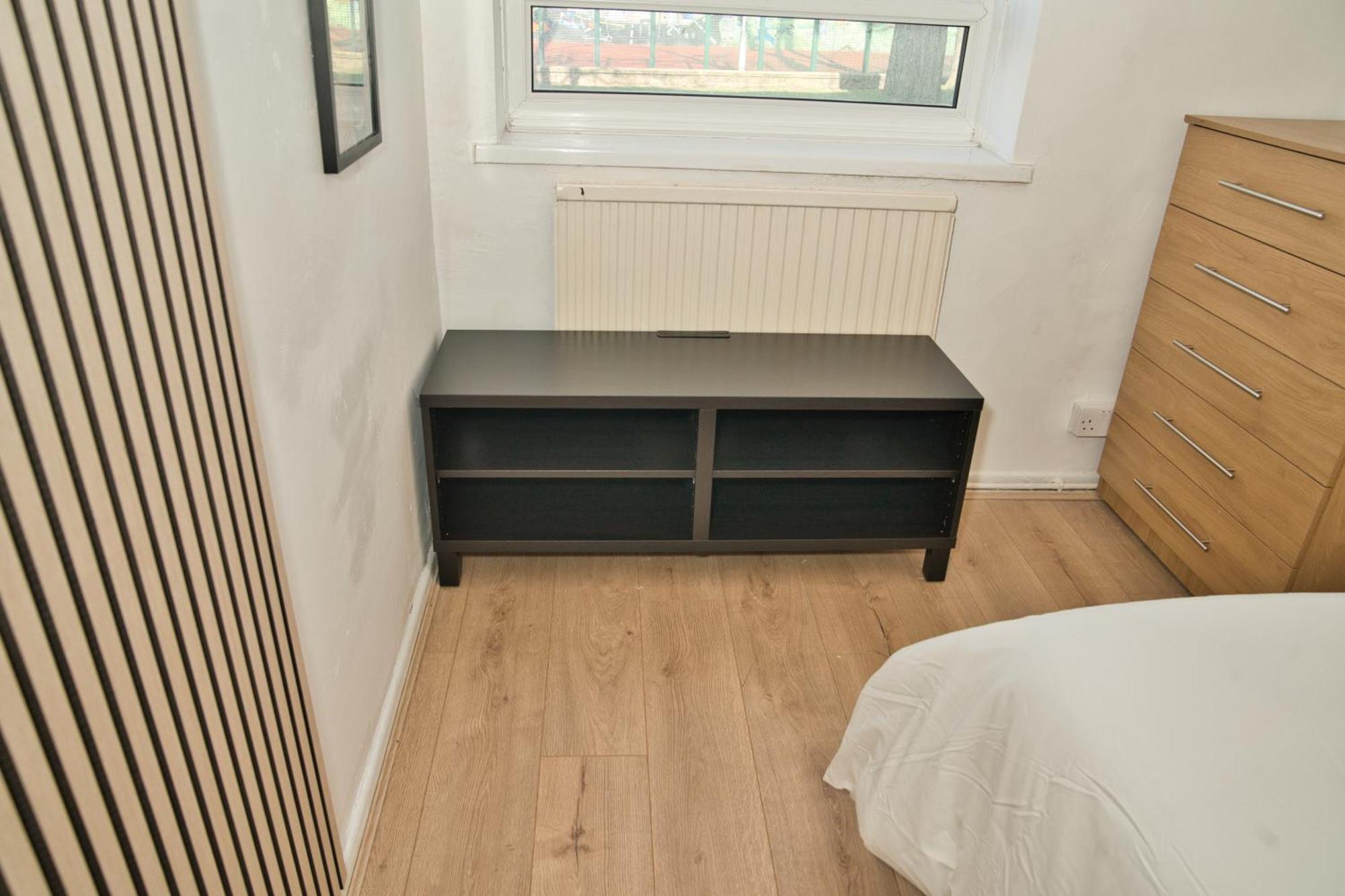 Stunning 4 Bedroom In Swiss Sleeps 10 Apartment *