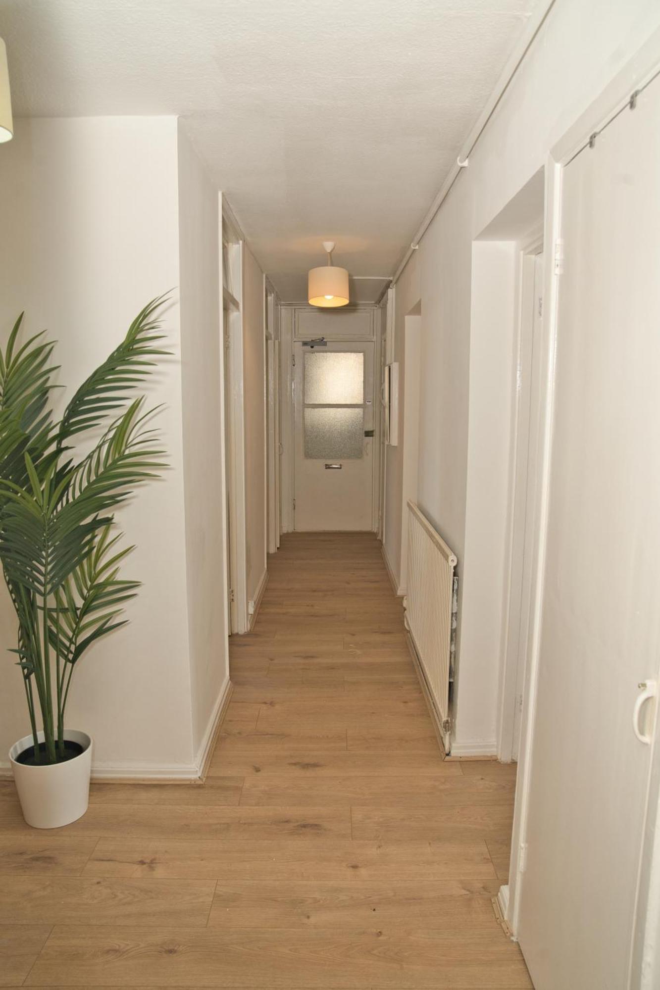 Stunning 4 Bedroom In Swiss Sleeps 10