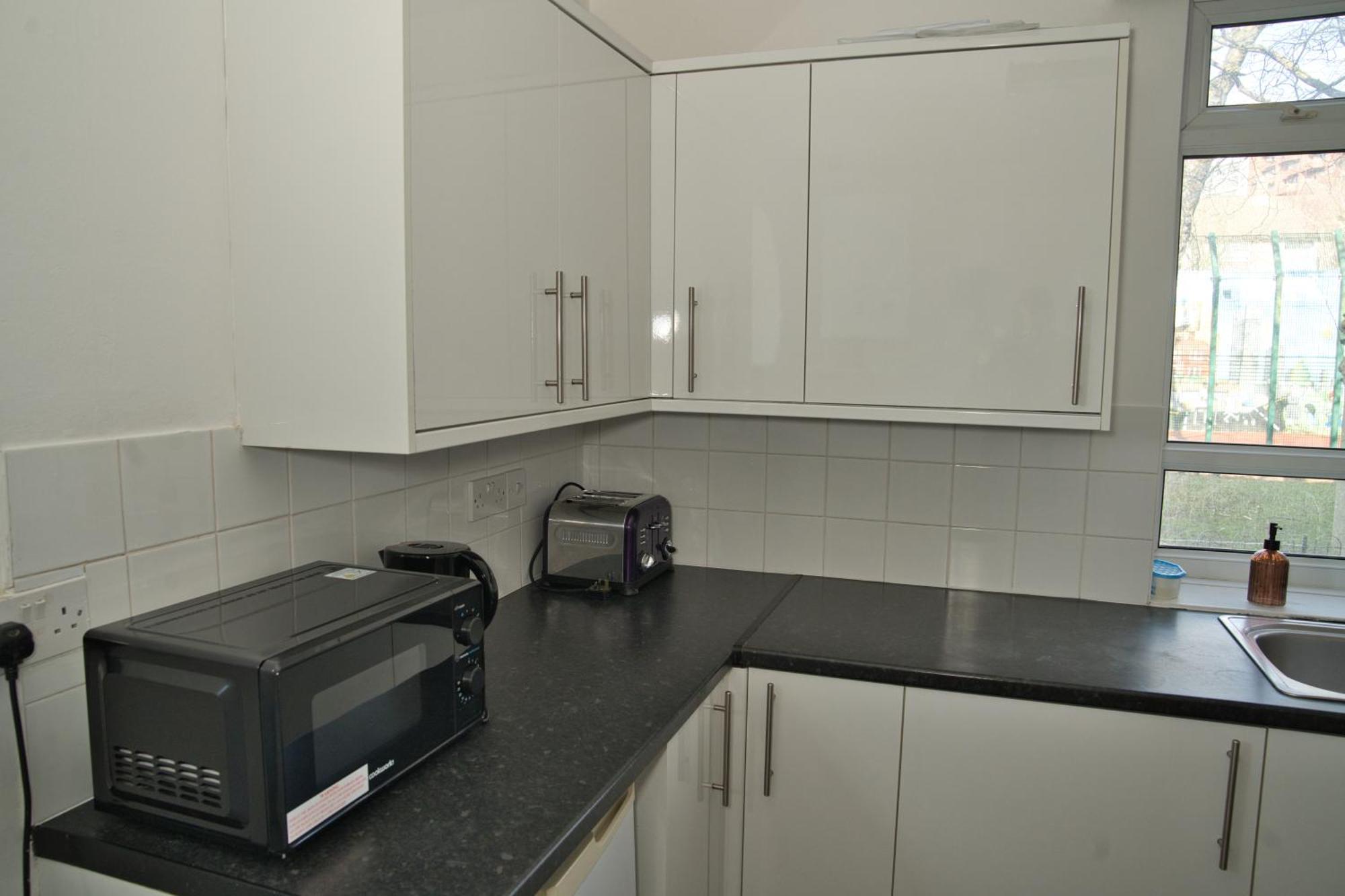 Stunning 4 Bedroom In Swiss Sleeps 10