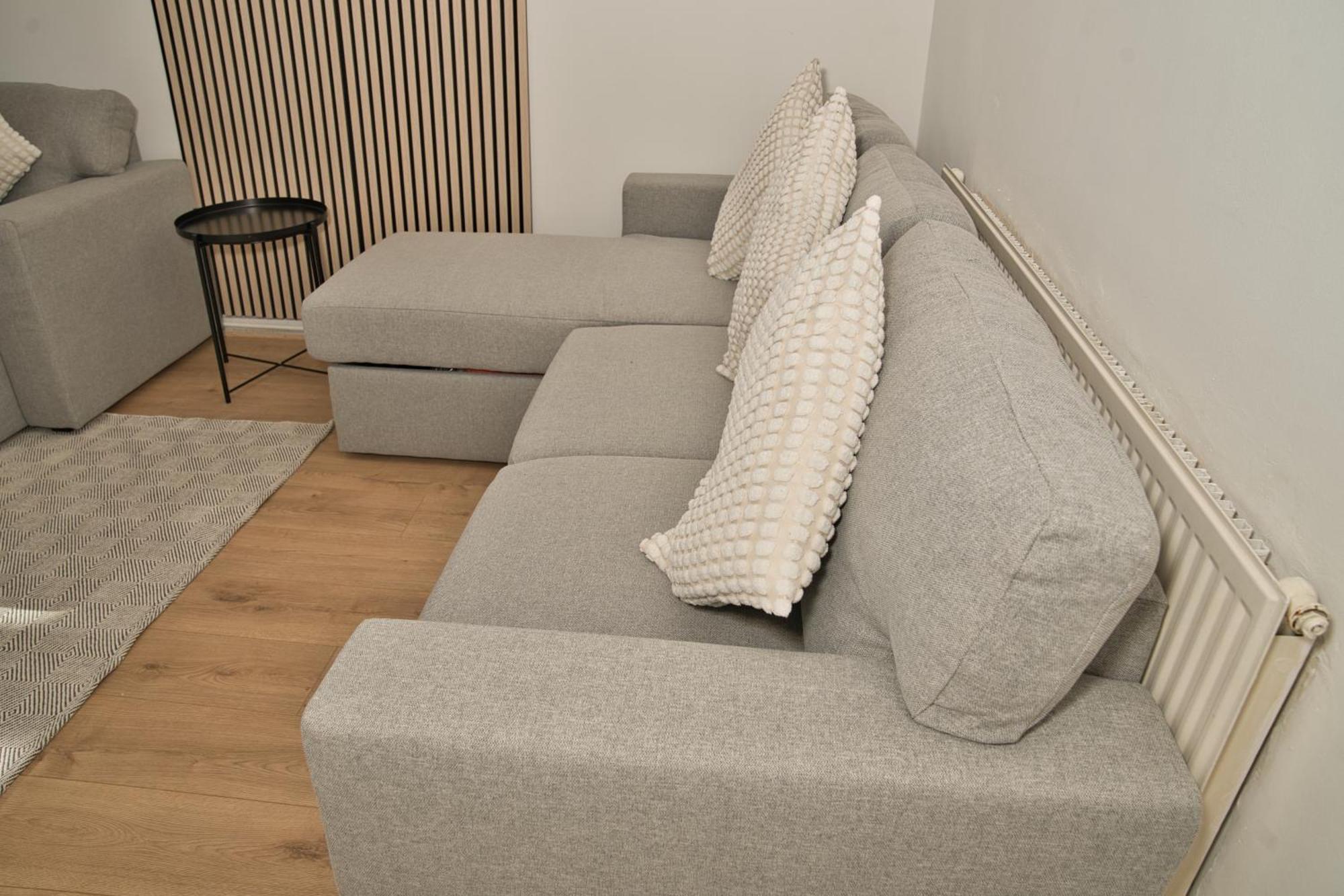 Stunning 4 Bedroom In Swiss Sleeps 10 Apartment *