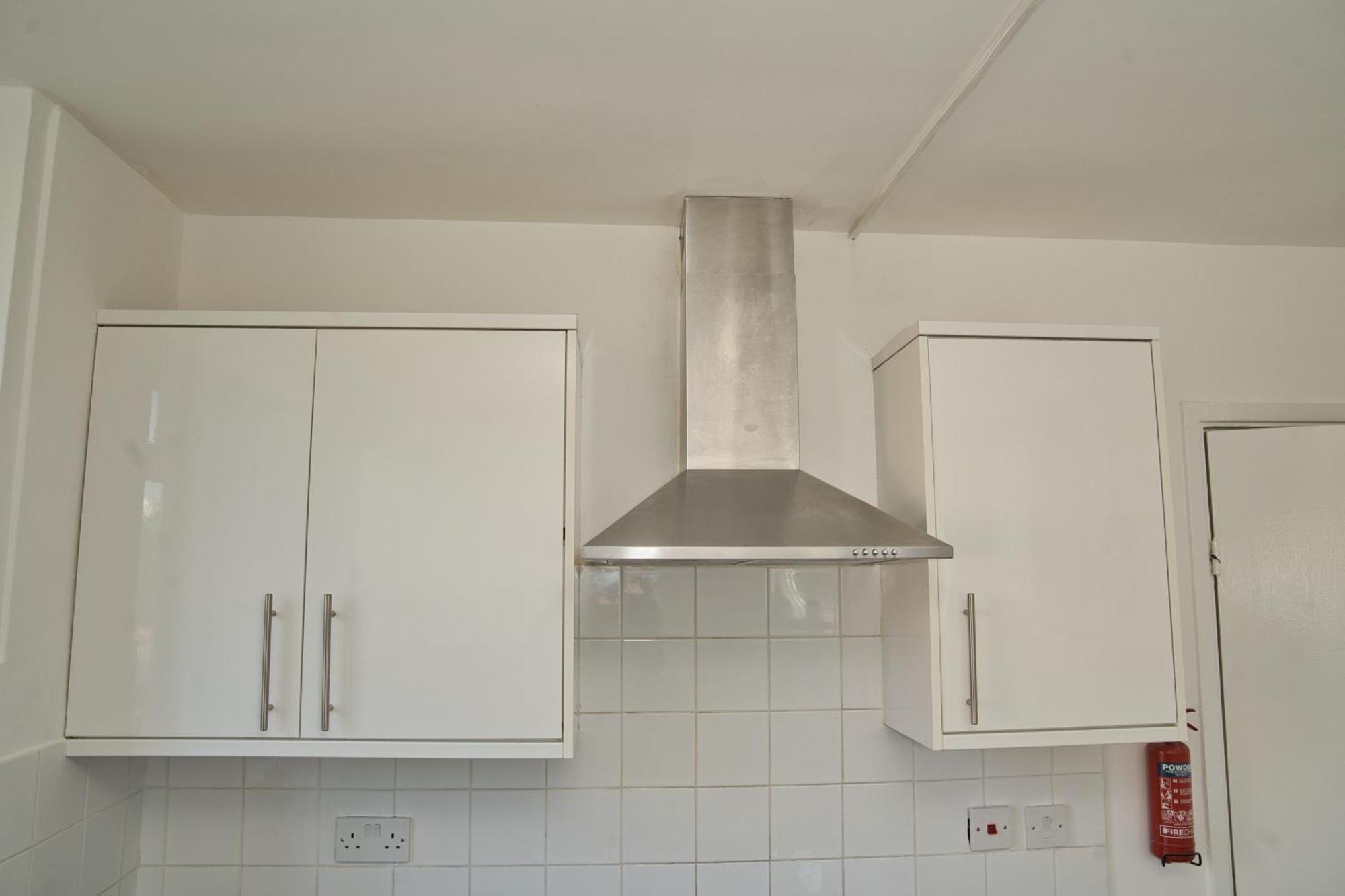 Stunning 4 Bedroom In Swiss Sleeps 10 Apartment London