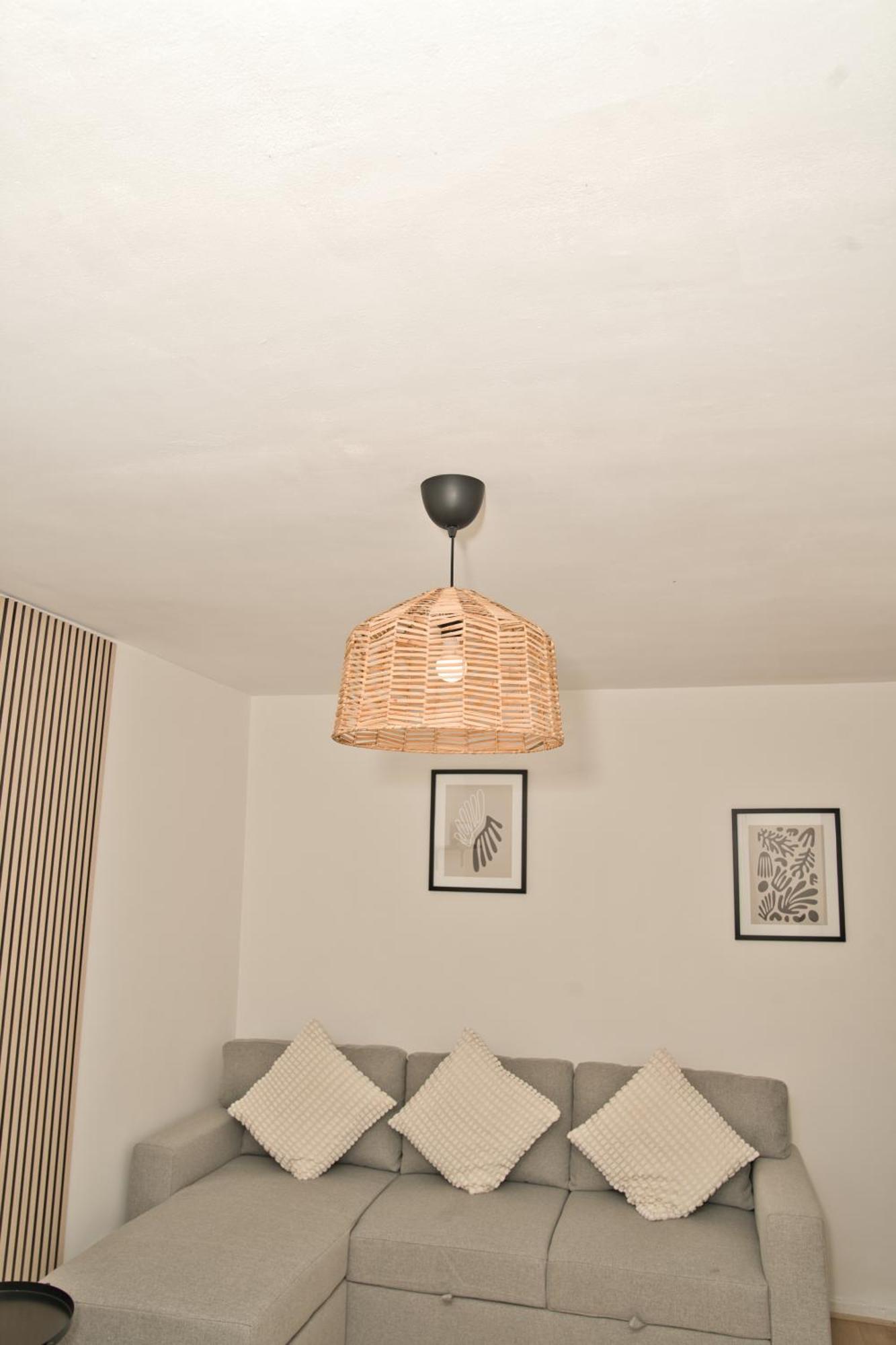 Stunning 4 Bedroom In Swiss Sleeps 10 London