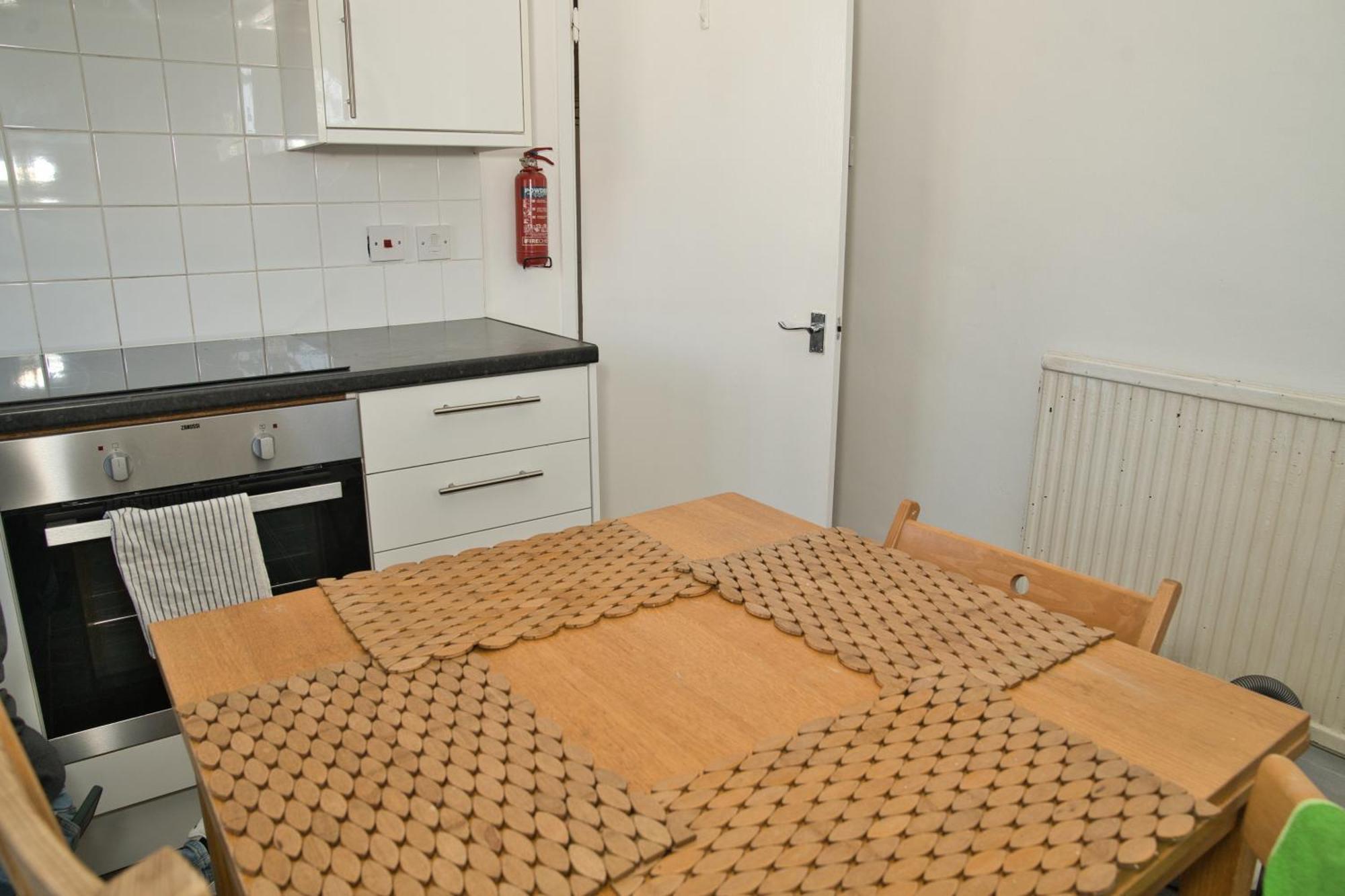 Stunning 4 Bedroom In Swiss Sleeps 10 * London