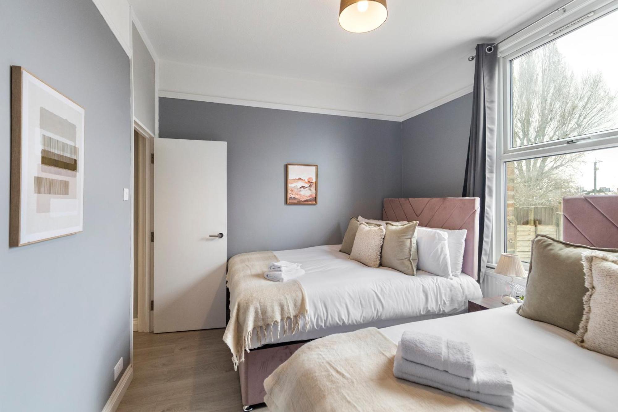 Apartment Wembley Haven - 2 Bdr - Sleeps 9 London